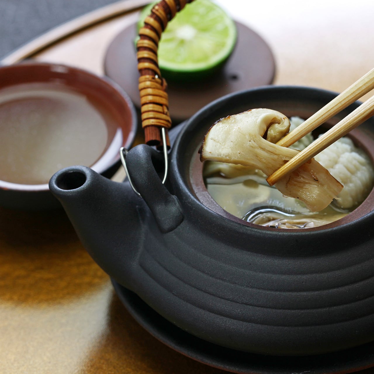 香りの良い国産品 【贈答用松茸】 約200g（約4本） | 信州松茸屋 茸王-松覇