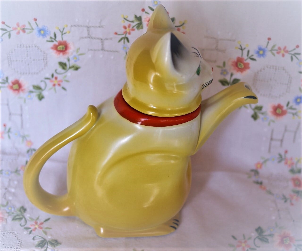黄色ネコ型ティーポット 陶磁器フィギュリン ドイツ | こりすのパン屋