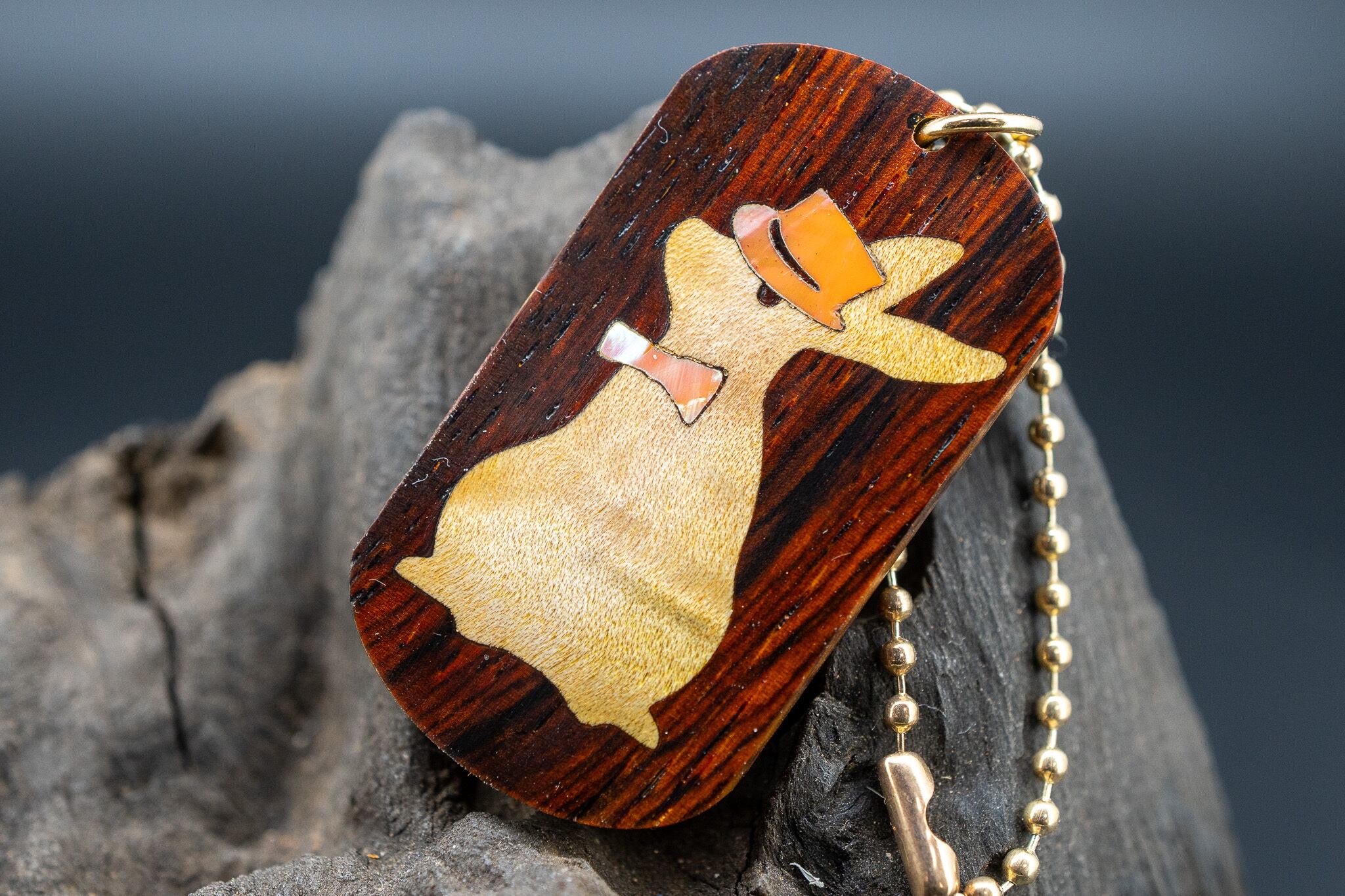 【 エスニックなローズウッド 】ココボロ ドッグタグ 象嵌 三月ウサギ