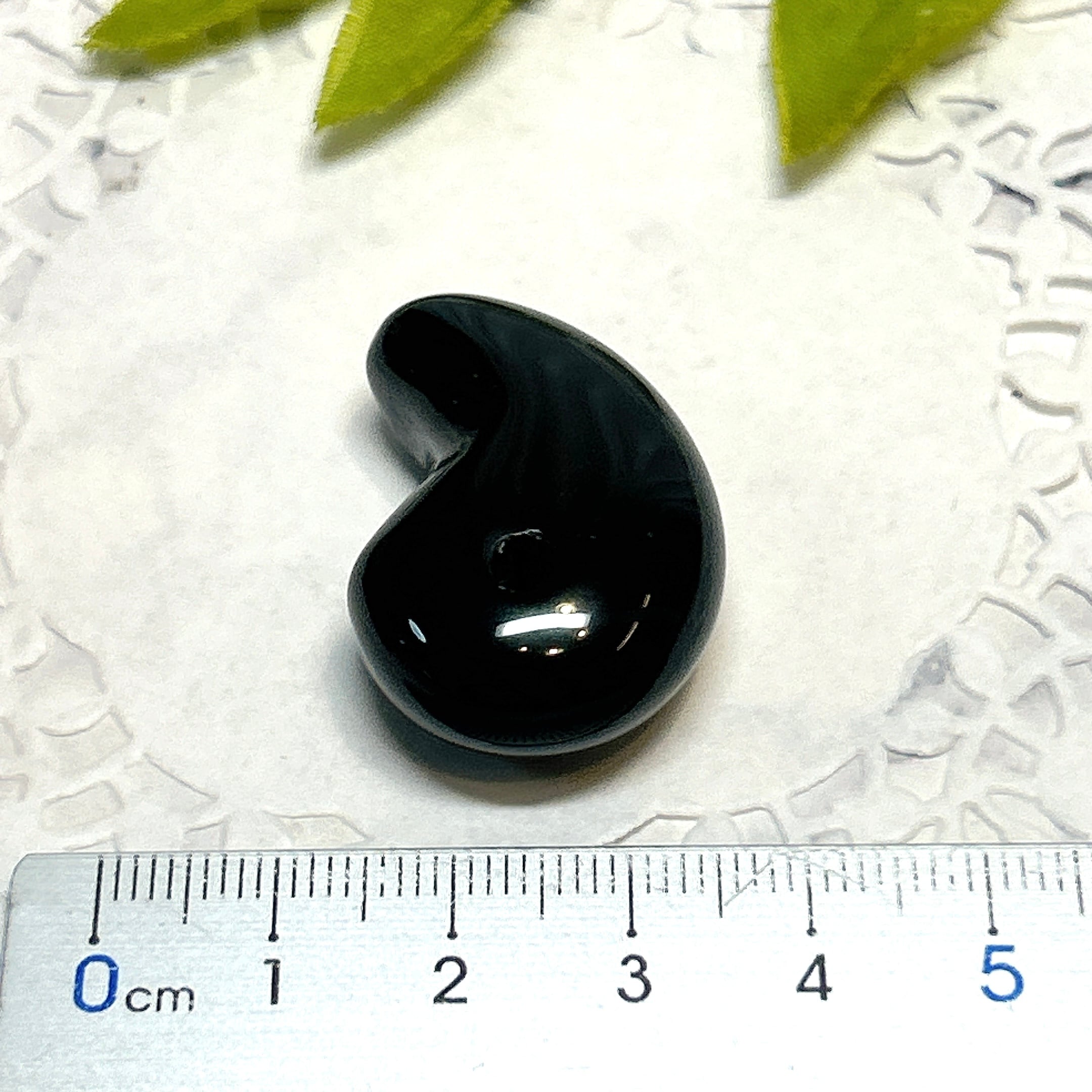 E100089】モリオン 黒水晶 勾玉 天然石 ネックレス Magatama