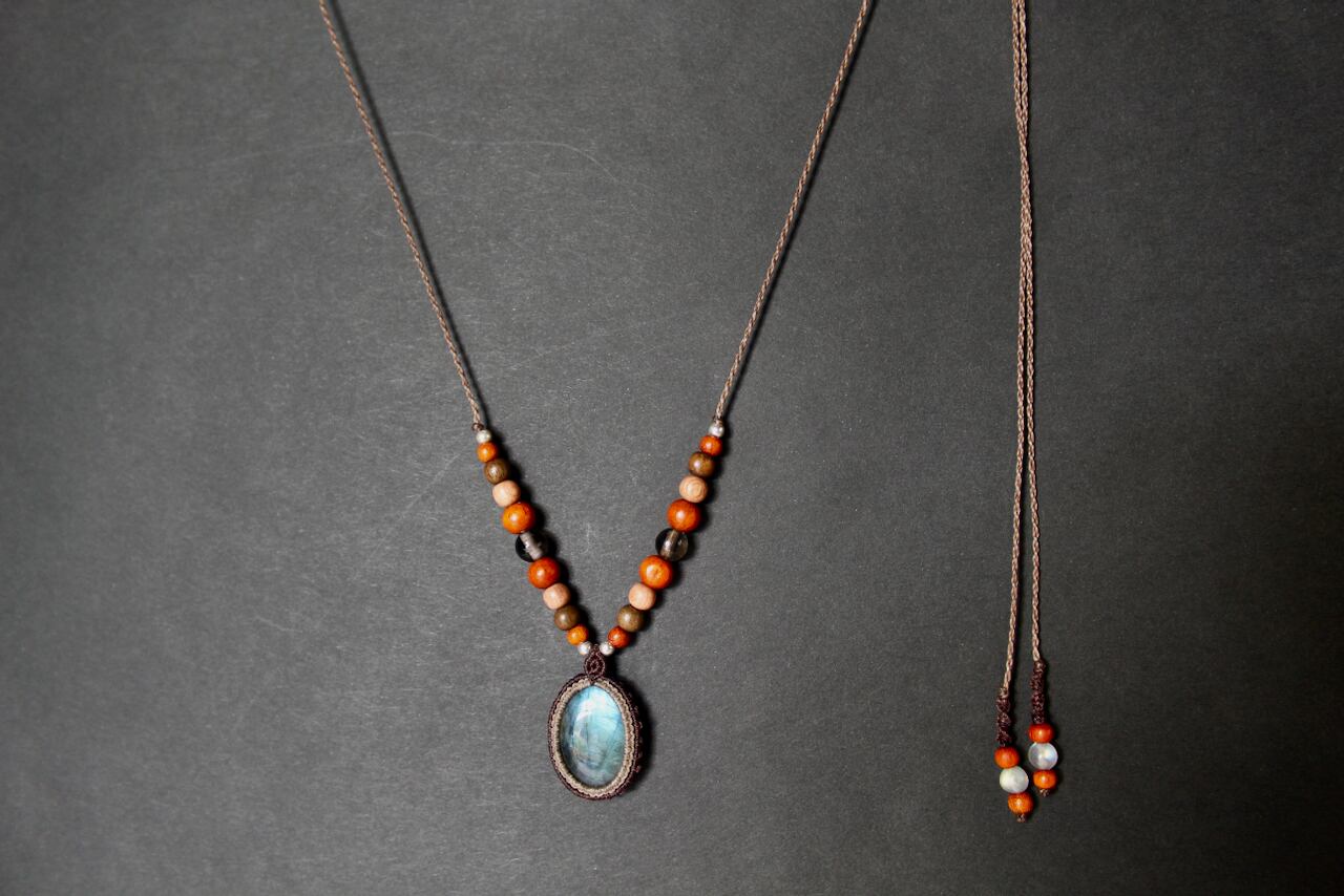 Labradorite micro macrame wood pendant