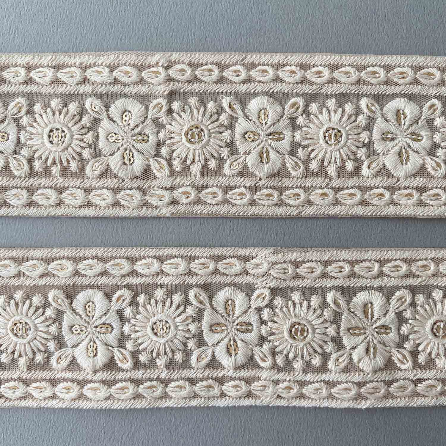 再入荷〉白いお花としずく縁の刺繍チュールリボン（1mカット） | Dua