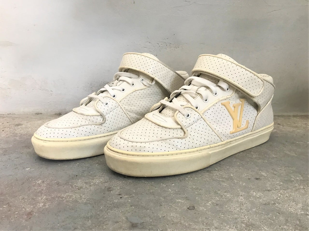 2000s Louis Vuitton velcro punching leather sneaker