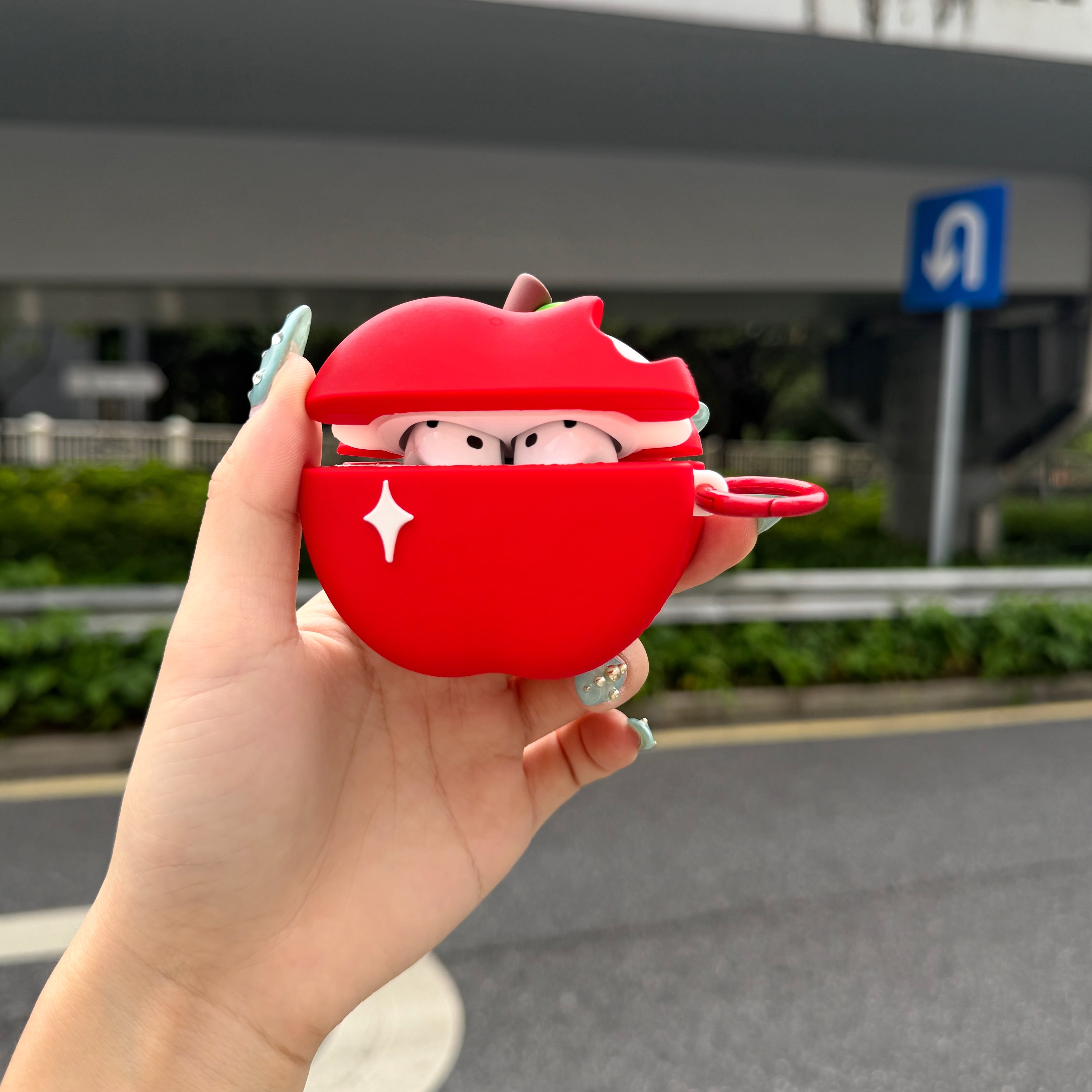 最新 AirPods Pro3 / AirPods4対応 赤りんご AirPodsケース カラビナ