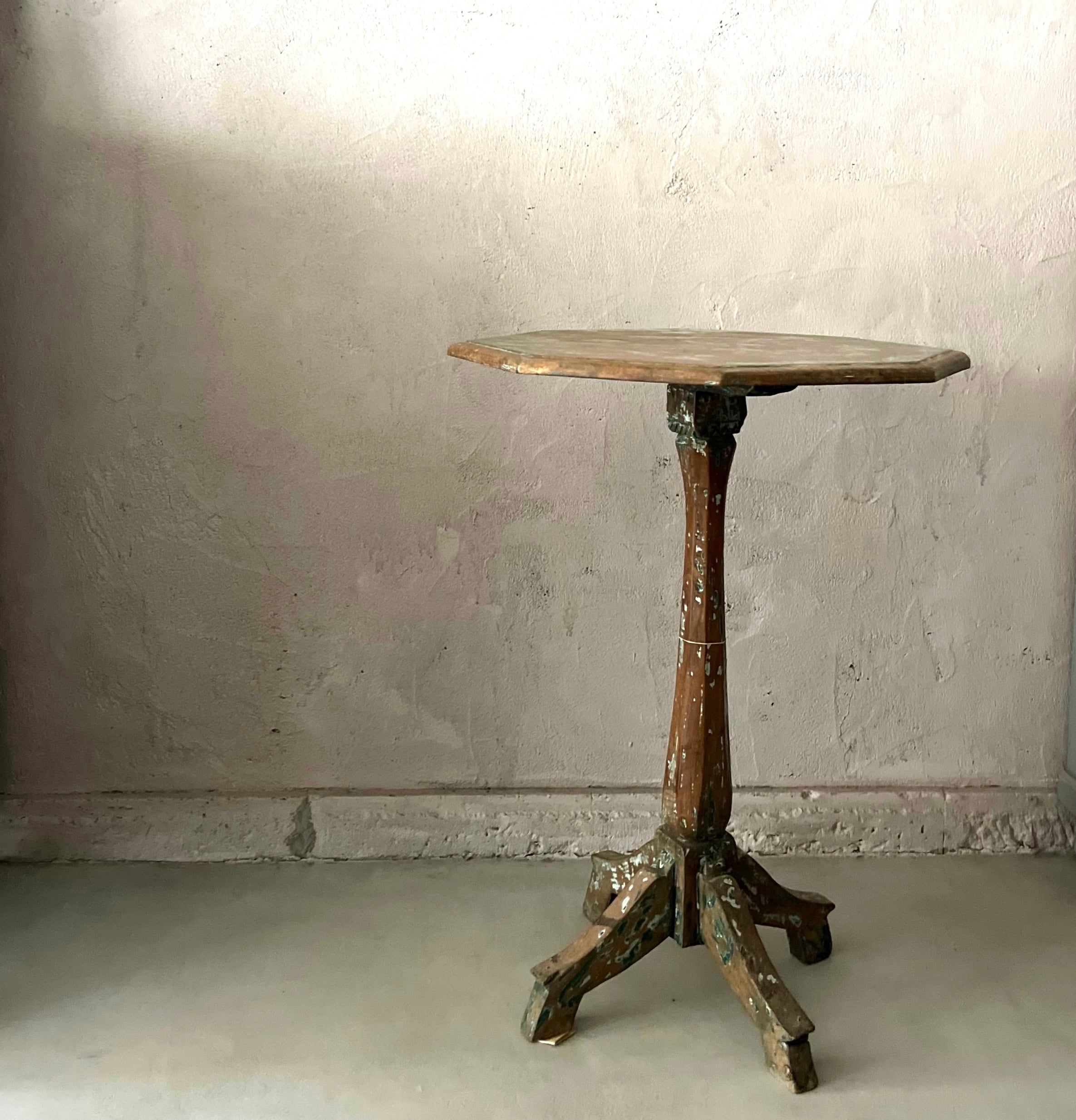 インドネシア製 アンティーク   八角テーブル