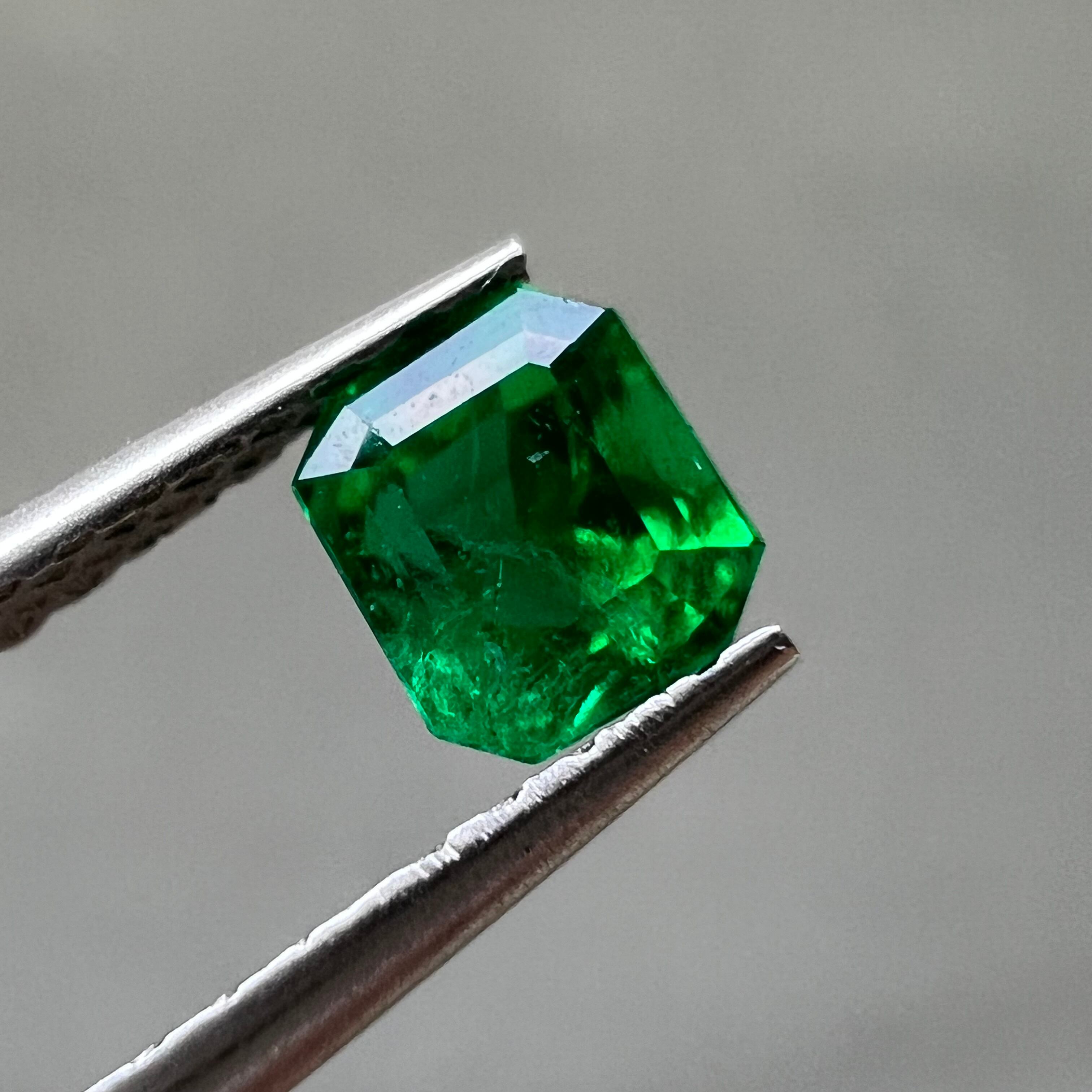 日独ソ】エメラルド 0.328ct 4.05mm×3.55mm エメラルドカットルース 日 