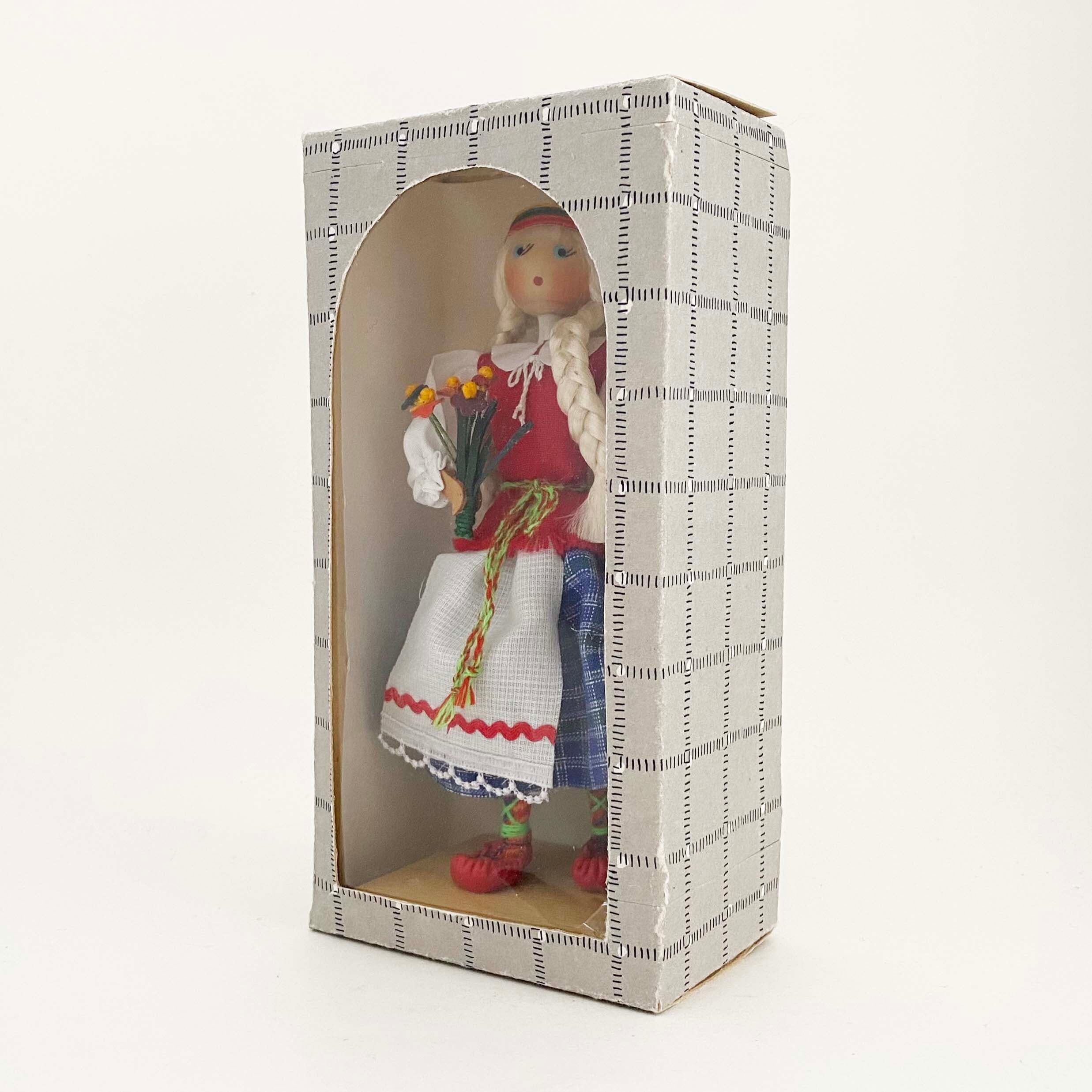 リトアニアの民族人形　ANDO製ヴィンテージ（花束 小）