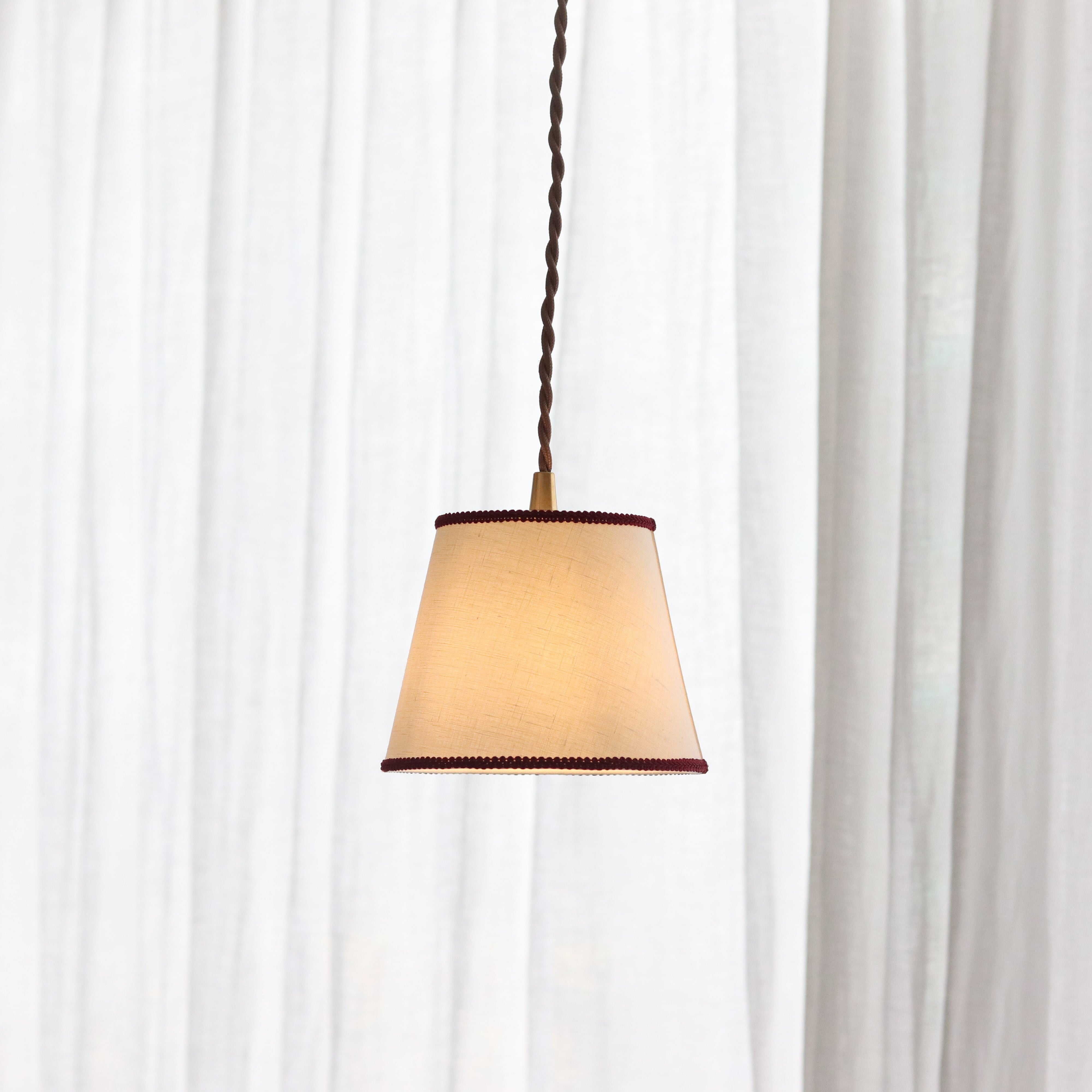 照明】布製のペンダントランプ 円錐型/赤【4129,2930,1561】 | ジー