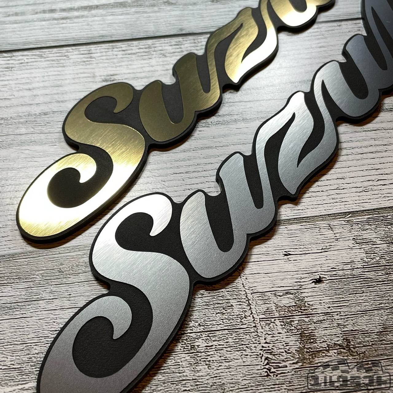 スズキ筆記体グリルエンブレム（ビッグサイズ）