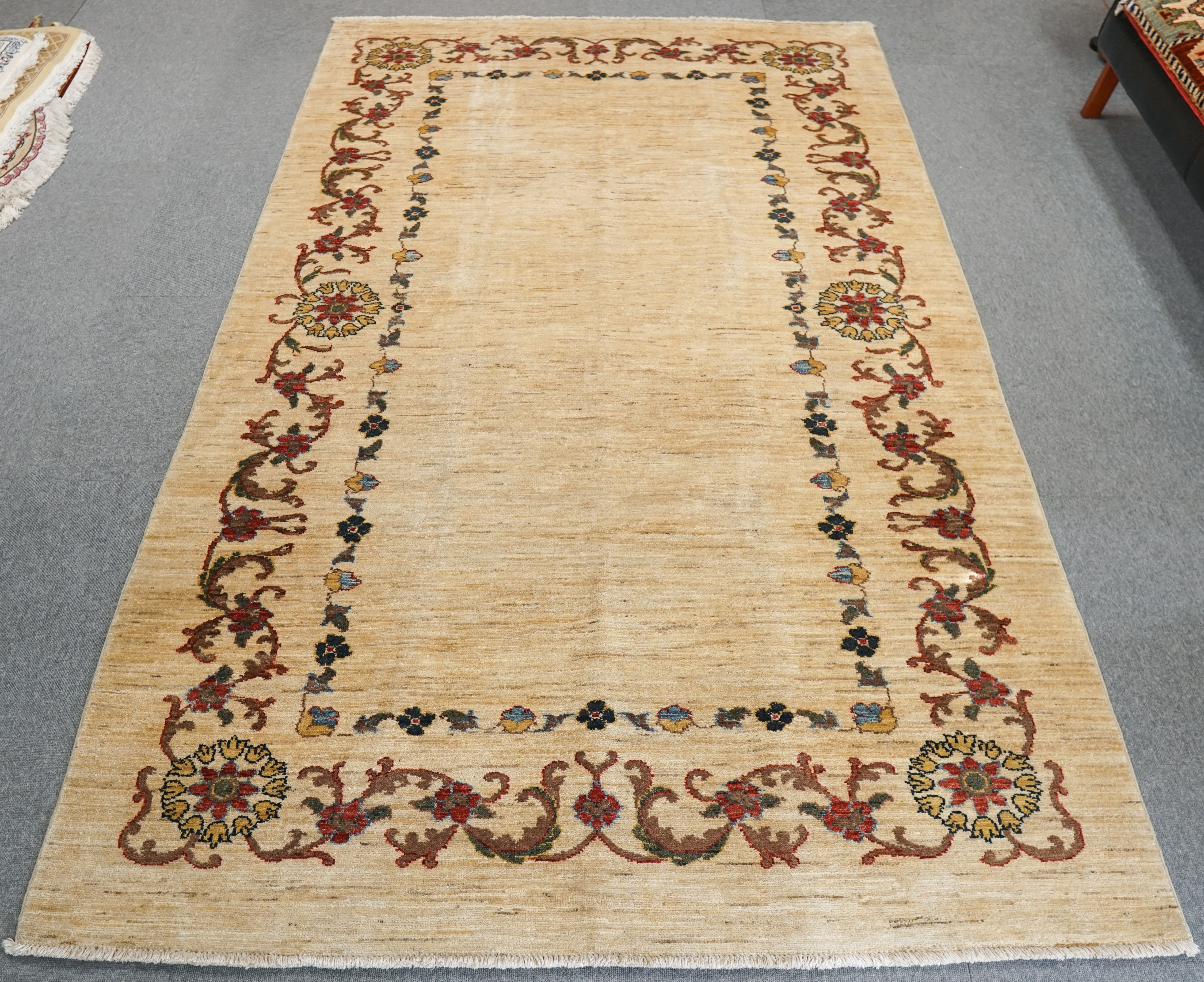 184×132cm パキスタン手織り絨毯 Fine Quality