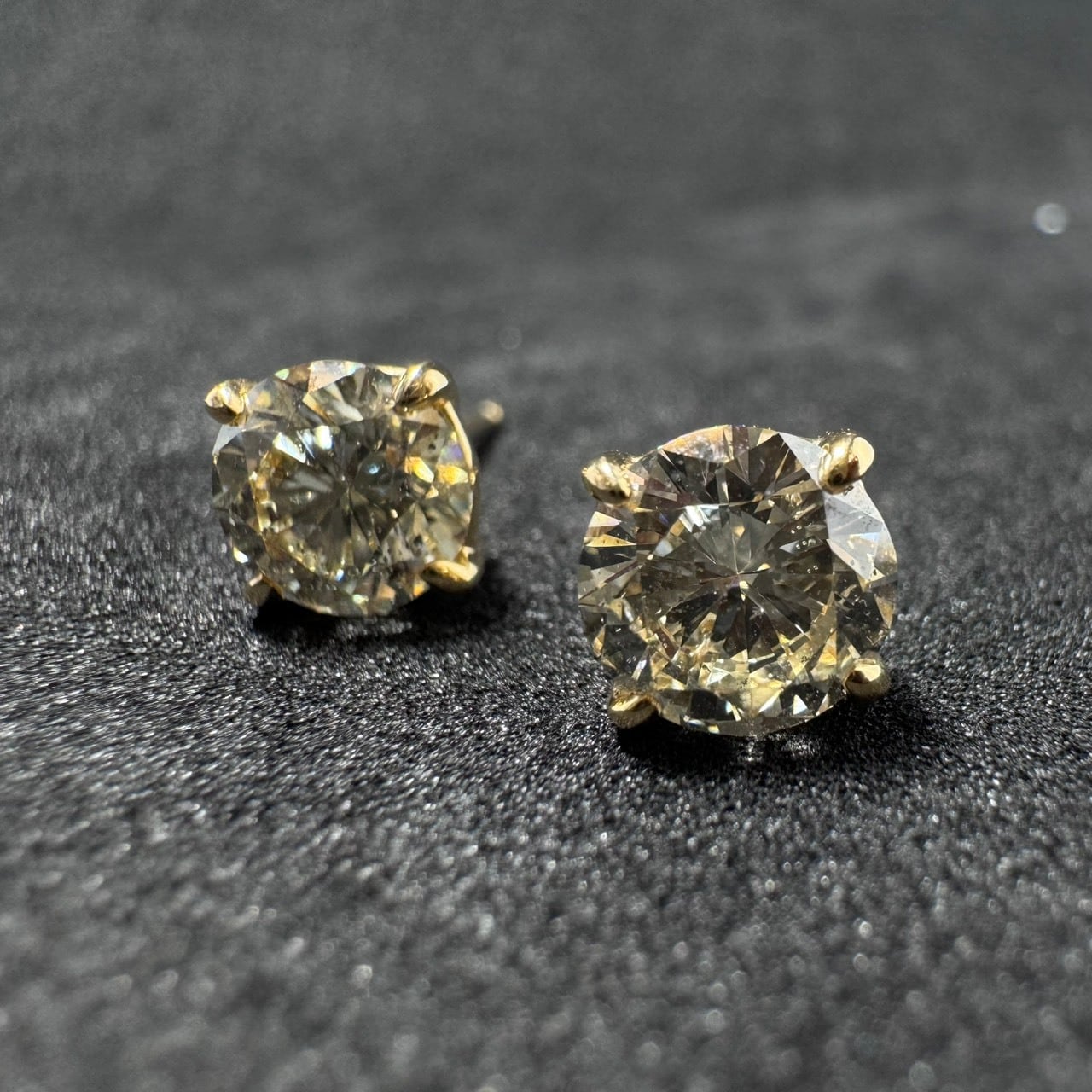 CGL鑑定書付き】K18YG 2.07ct 一粒 ダイヤモンド ピアス シンプル 4本