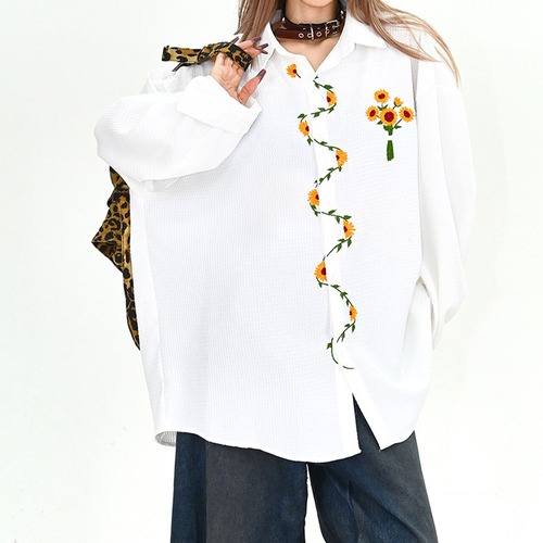 サンフラワーエンブロイダリールーズフォルムシャツ 2col   R01909