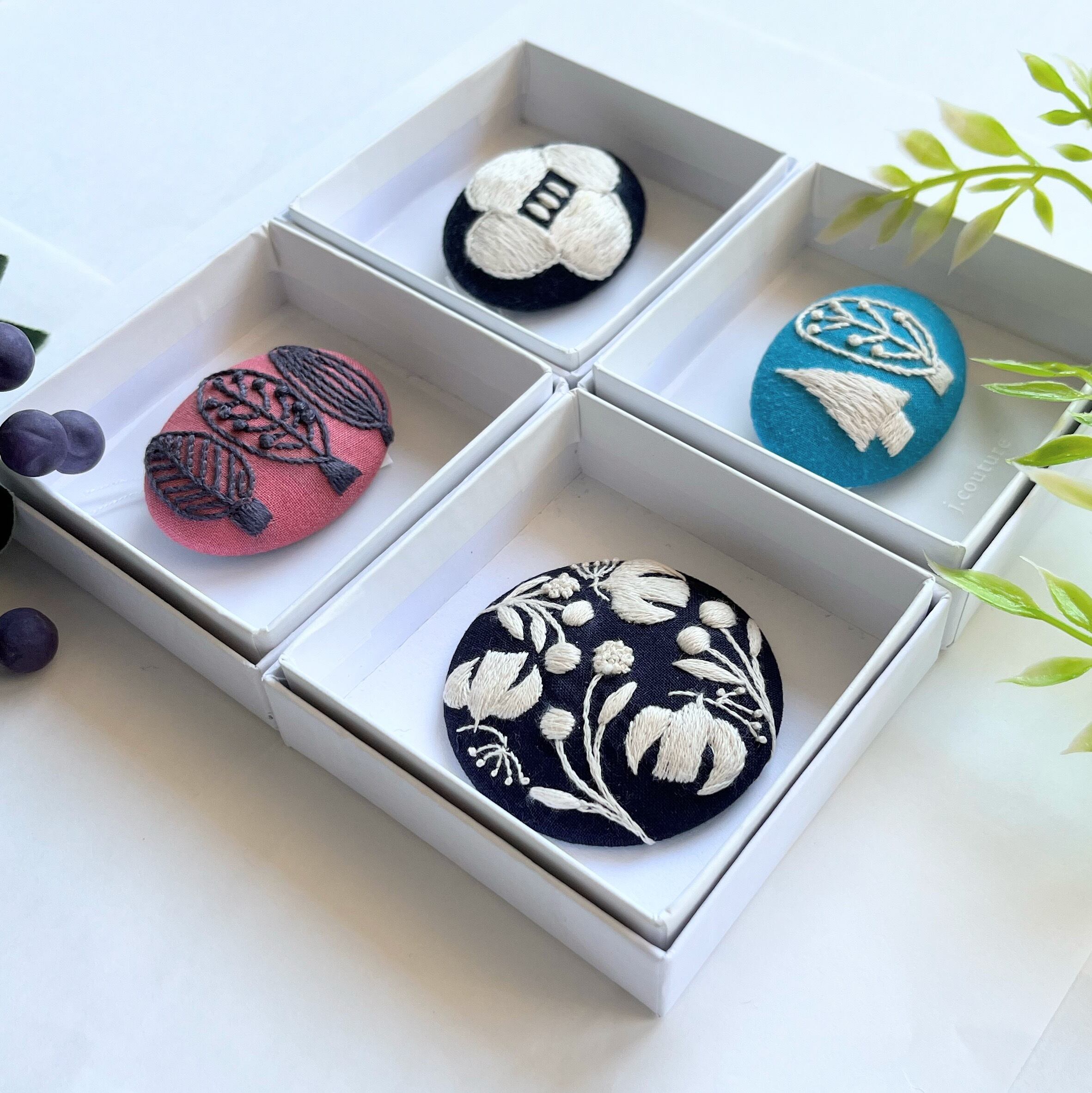 北欧風ことりと草花の刺繍ブローチ【hokuo】#208 | j.couture
