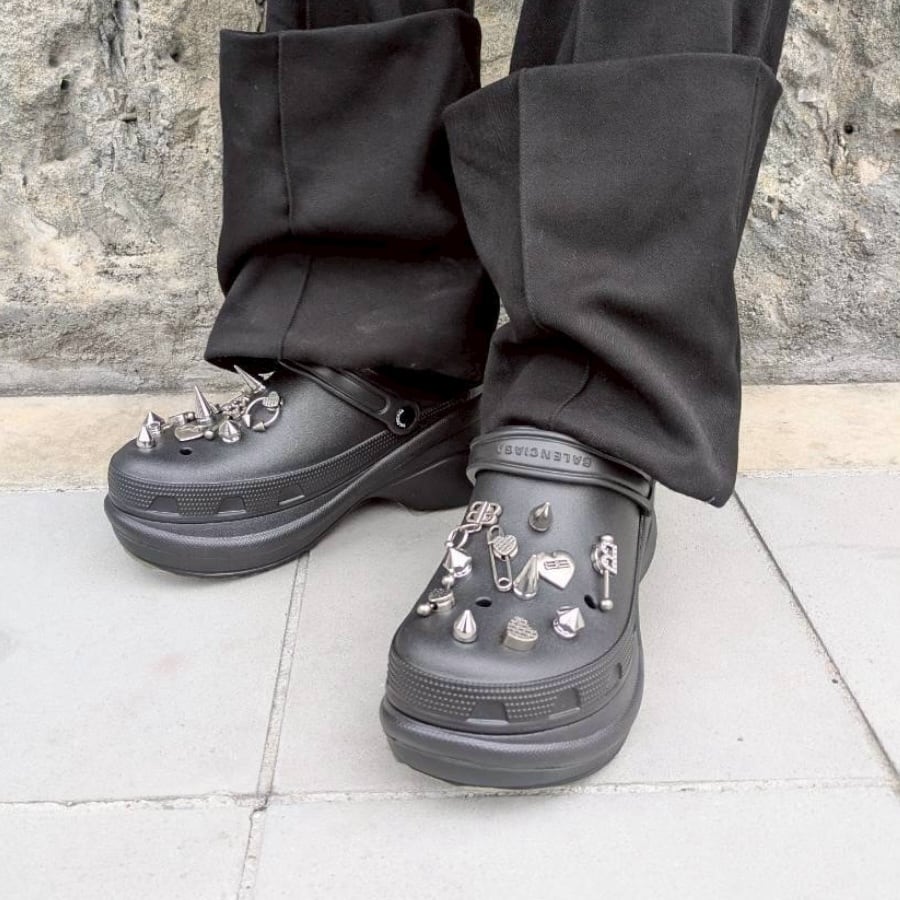 BALENCIAGA】CROCS MULE STRAP | AYIN