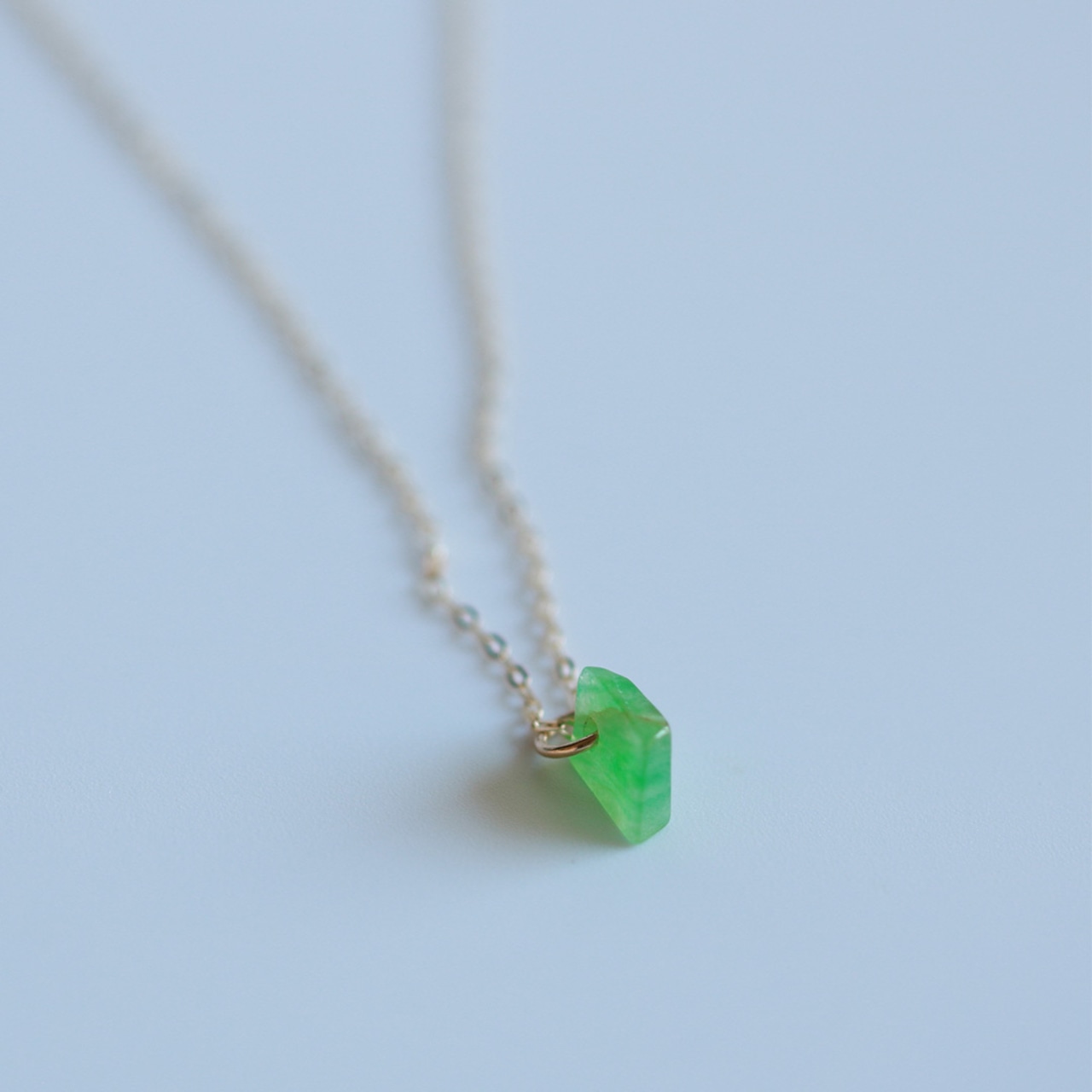 翡翠の美しさをそのままネックレスに！ K10YG Kakera ネックレス A貨翡翠  jd_ne1158