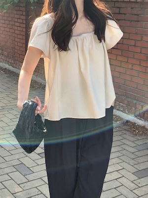 ネックギャザースクエアブラウス.1380