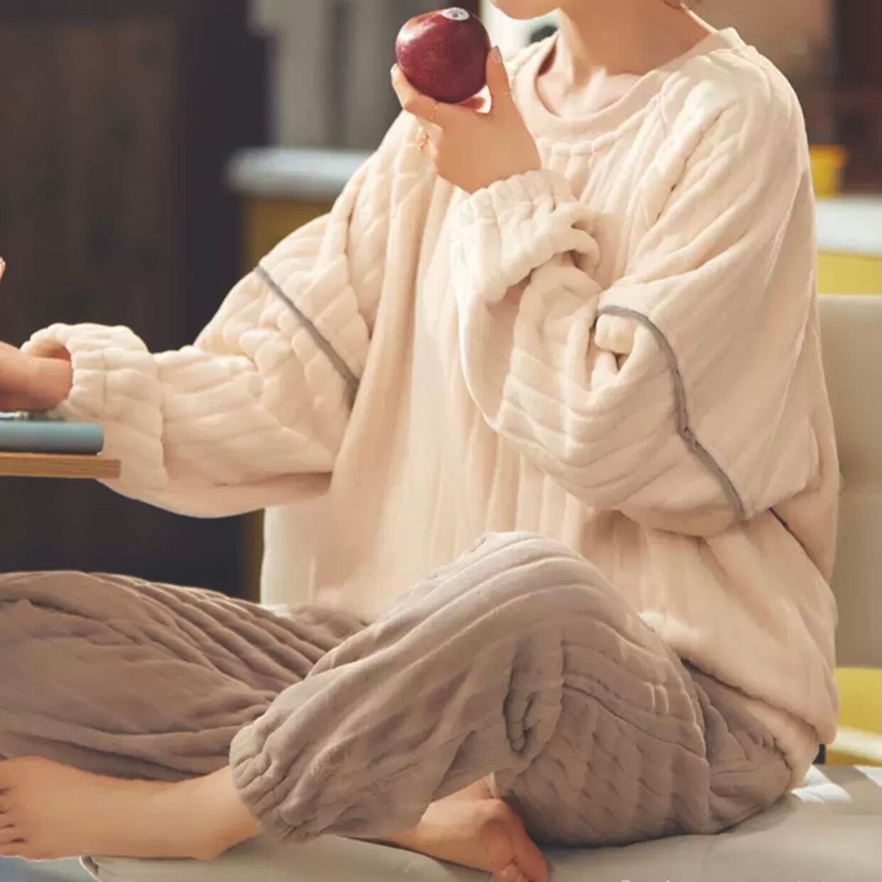 ラウンドネックストライプベルベットセットアップ | WELDE HOME