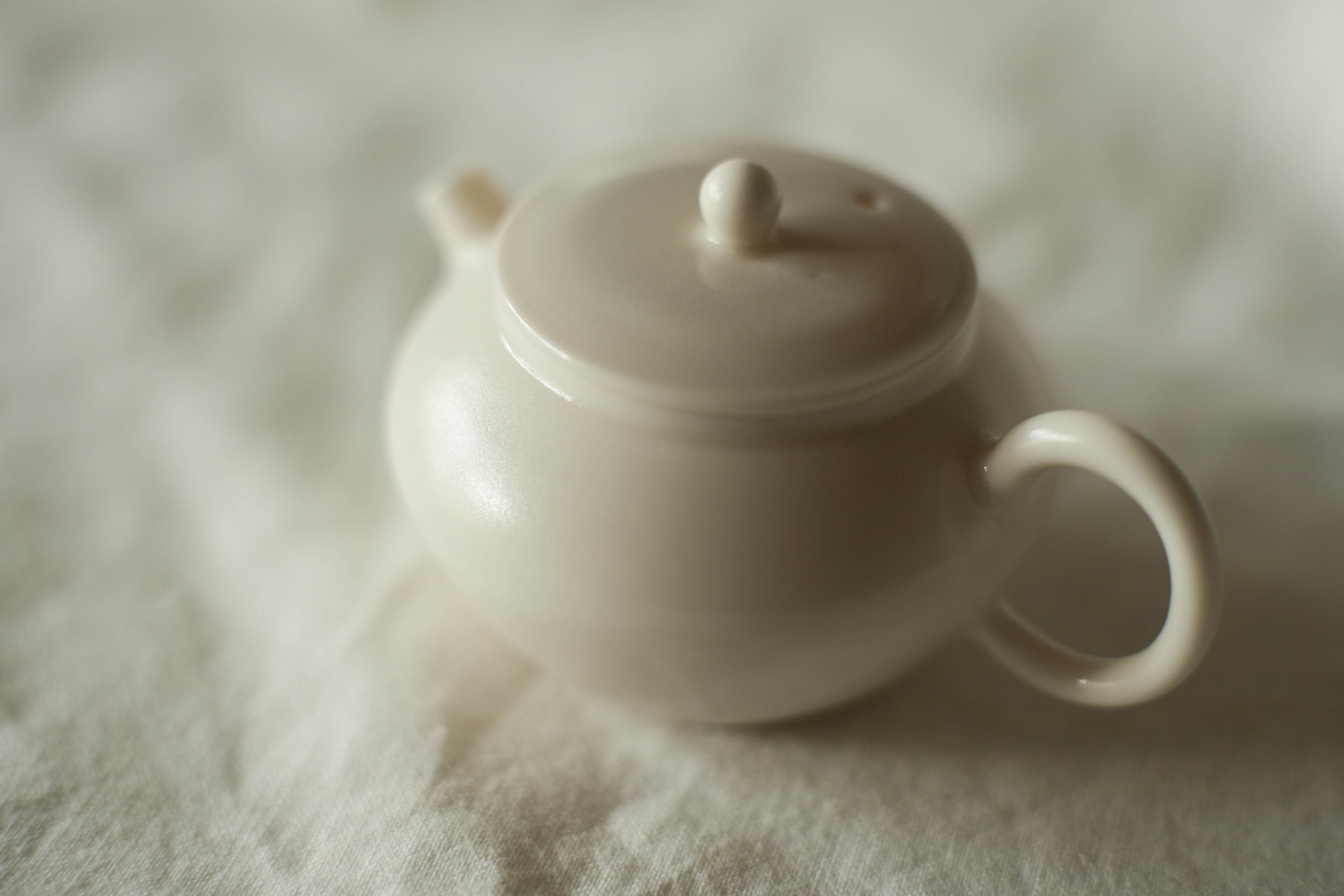 徳化薄胎薪窯白磁茶壺 長月玄（ろくろ引き/満水容量85cc） | 北白川糕糰店
