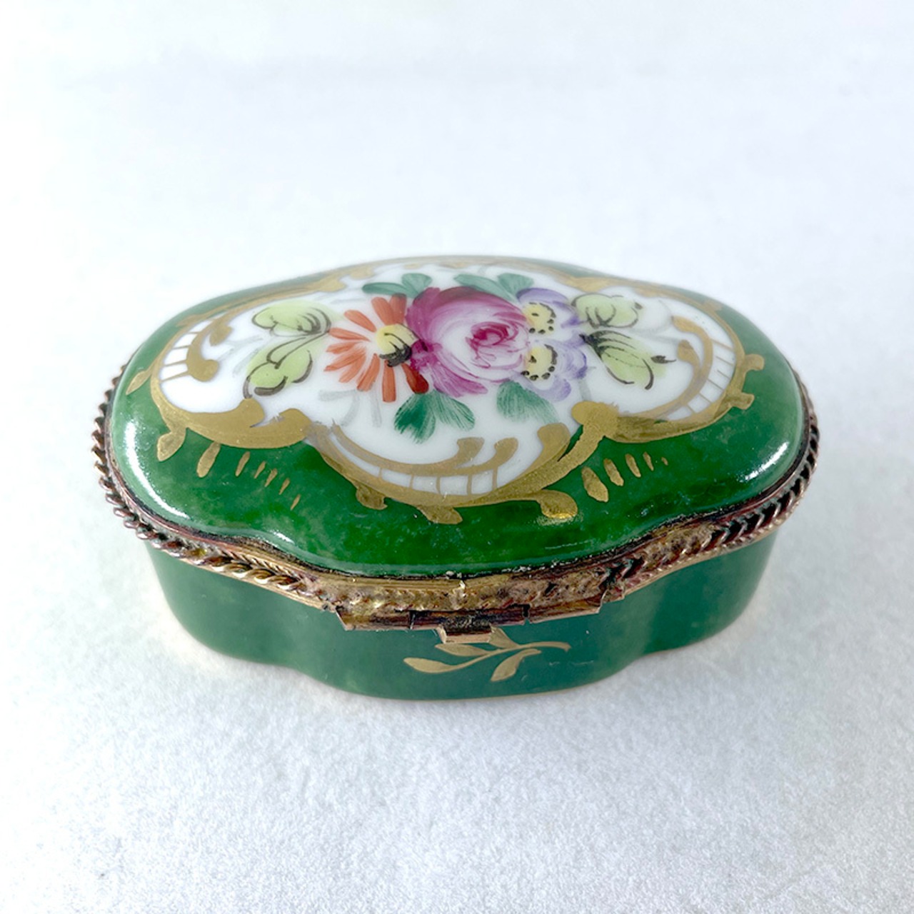 陶器の小物入れ　手描きブーケ　グリーンのフレーム　 19ota15-1