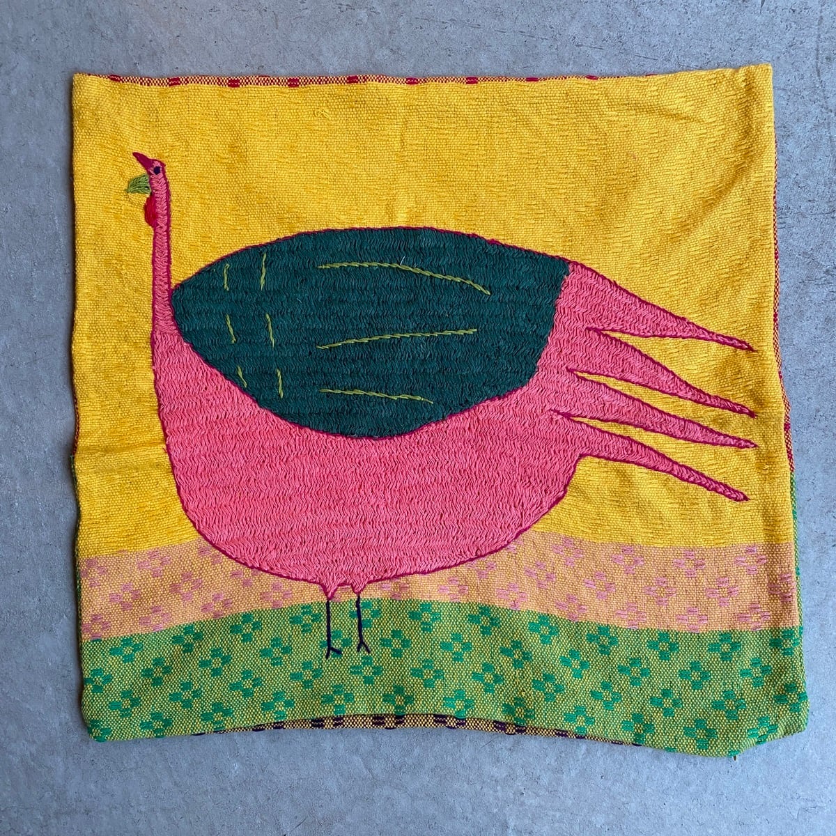 刺繍クッションカバー ピンクの鳥モチーフ | Coloridas コロリーダス