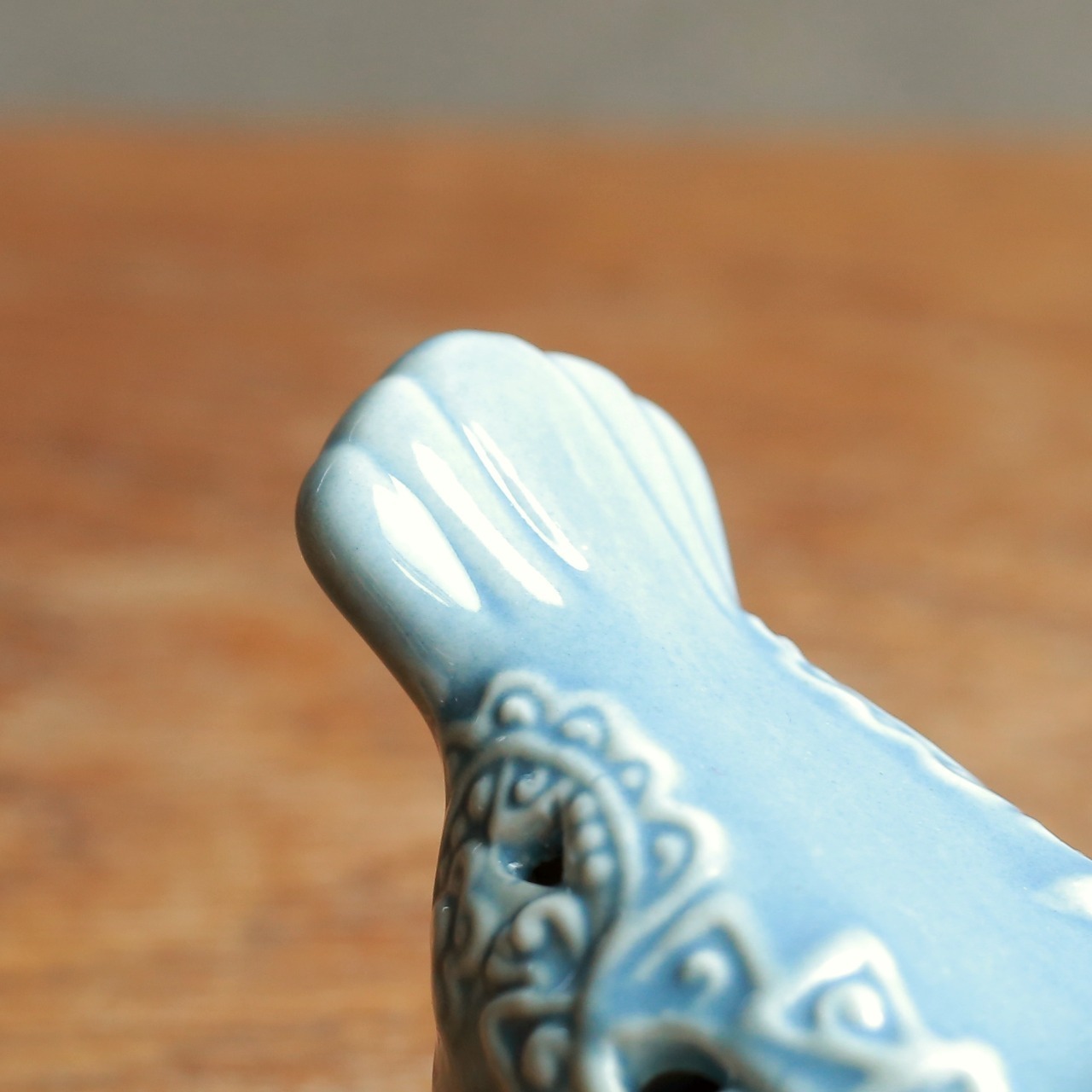 素敵な模様が美しい、ブルーの小鳥 2