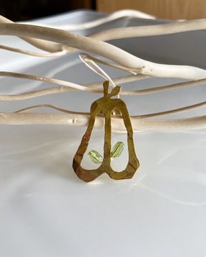 art jewelry marble　洋ナシピンバッチ