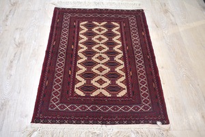 114×80 ♯1200-0805 手ざわりの良いアフガニスタンメイド絨毯です。