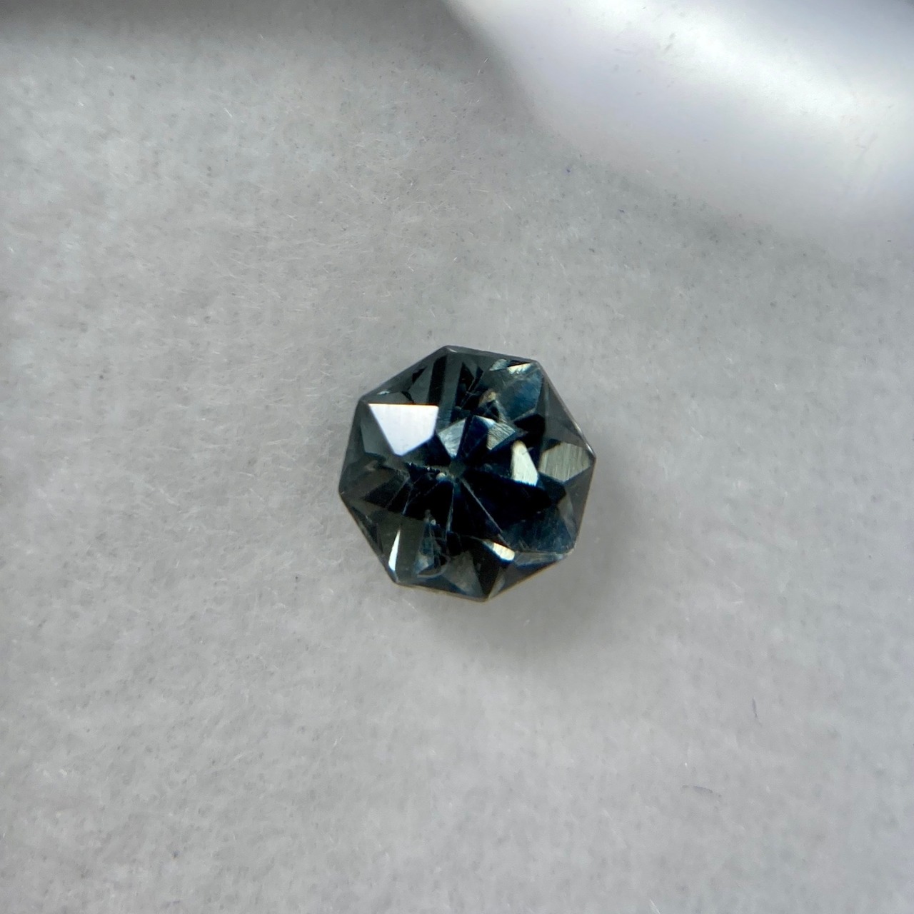お花みたいなスピネル グレー系 約5.4mm No.8-8