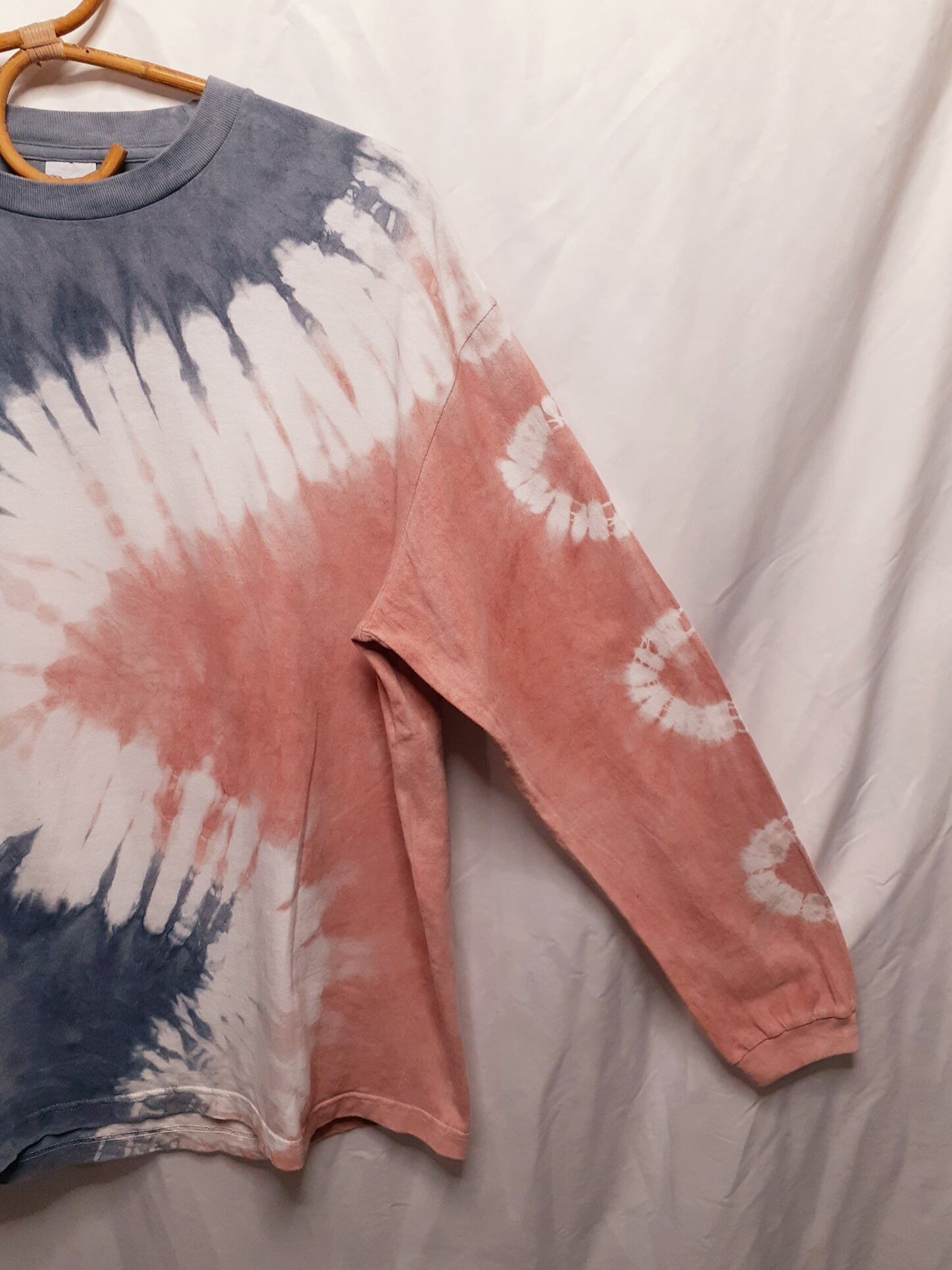 手染めの長袖Tシャツ(藍染&ベンガラ染め)