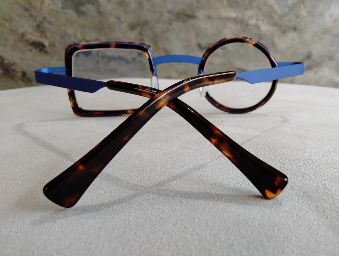 成田悠輔さん愛用品 丸四角メガネ XiT eyewear（エックスアイティ）「C