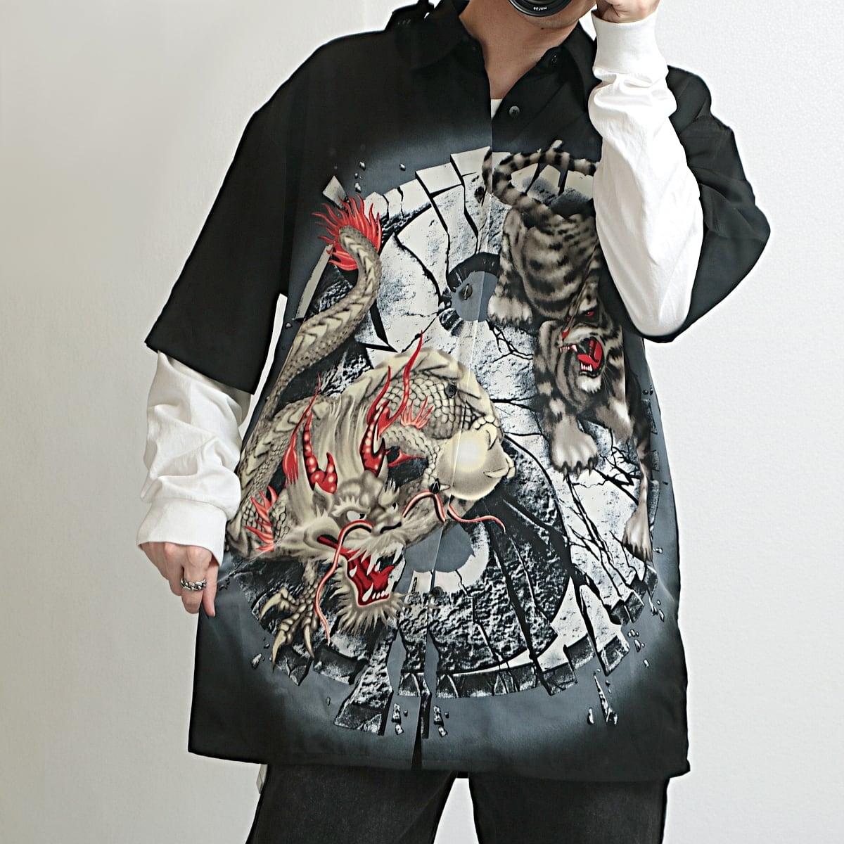 豪 BILLIONBAY 龍 虎 総柄 半袖 ポリエステル シャツ 古着 used