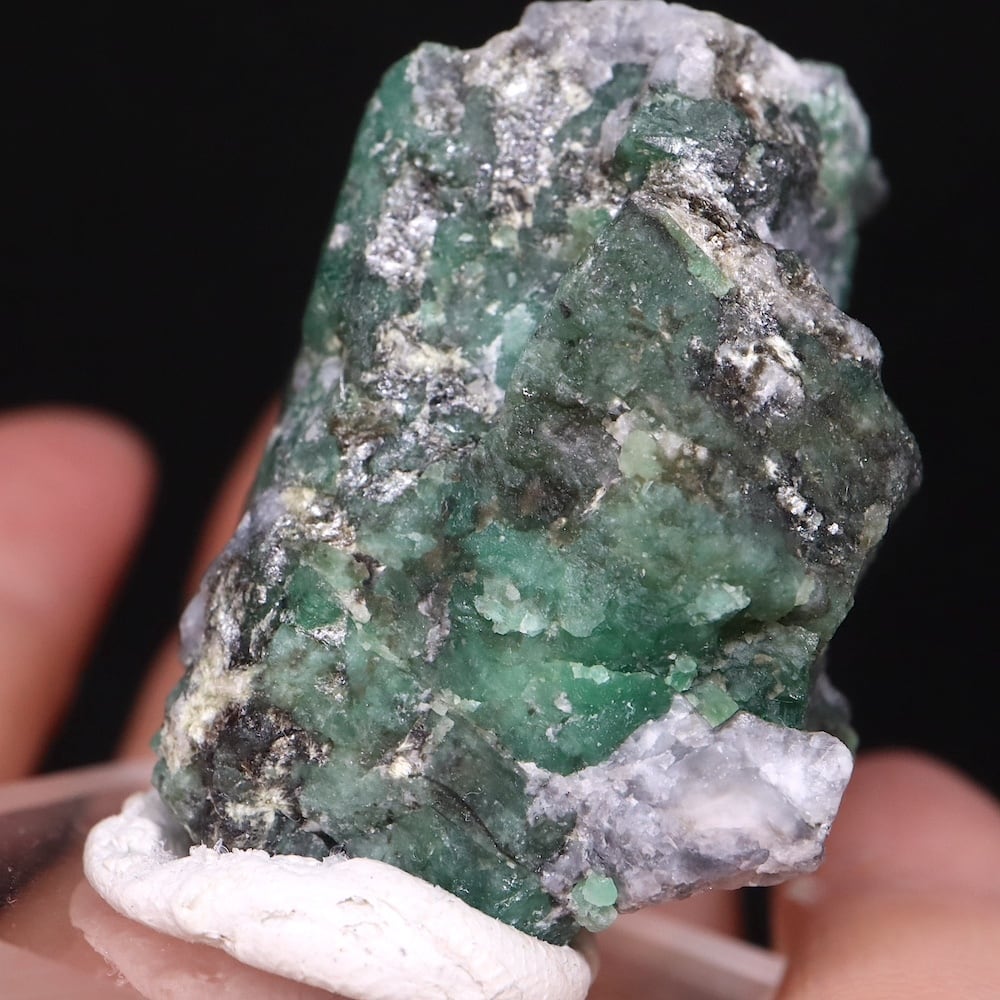エメラルド ザンビア産 原石 鉱物 24,6g ED084 ベリル　緑柱石天然石