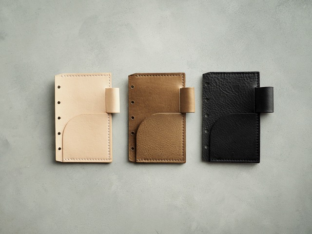 マイクロ5システム手帳カバー用　可動式ペンホルダー付きポケット　Pocket with movable penholder for M5 planner