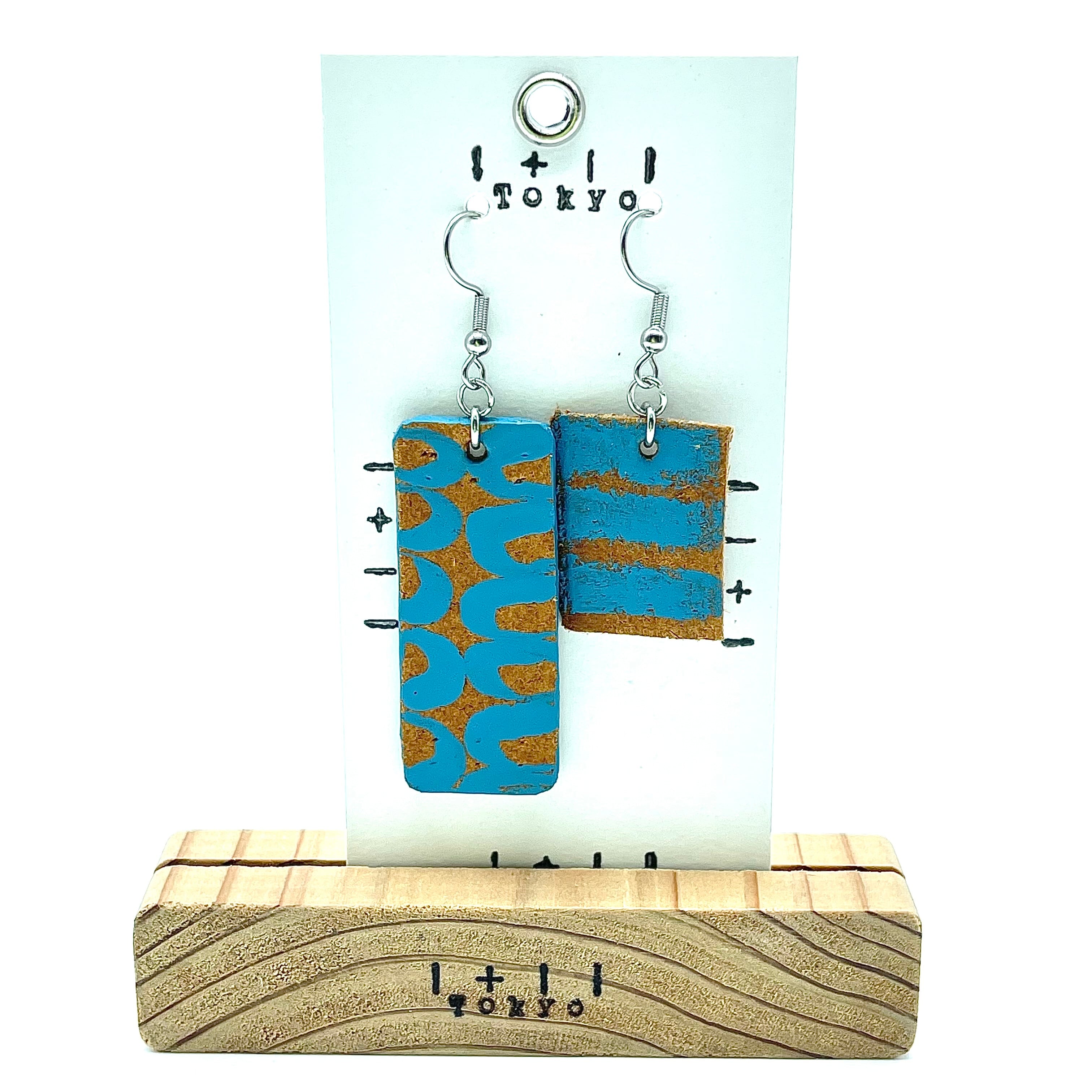 革ピアス　むにょむにょブルーとボーダー　本革