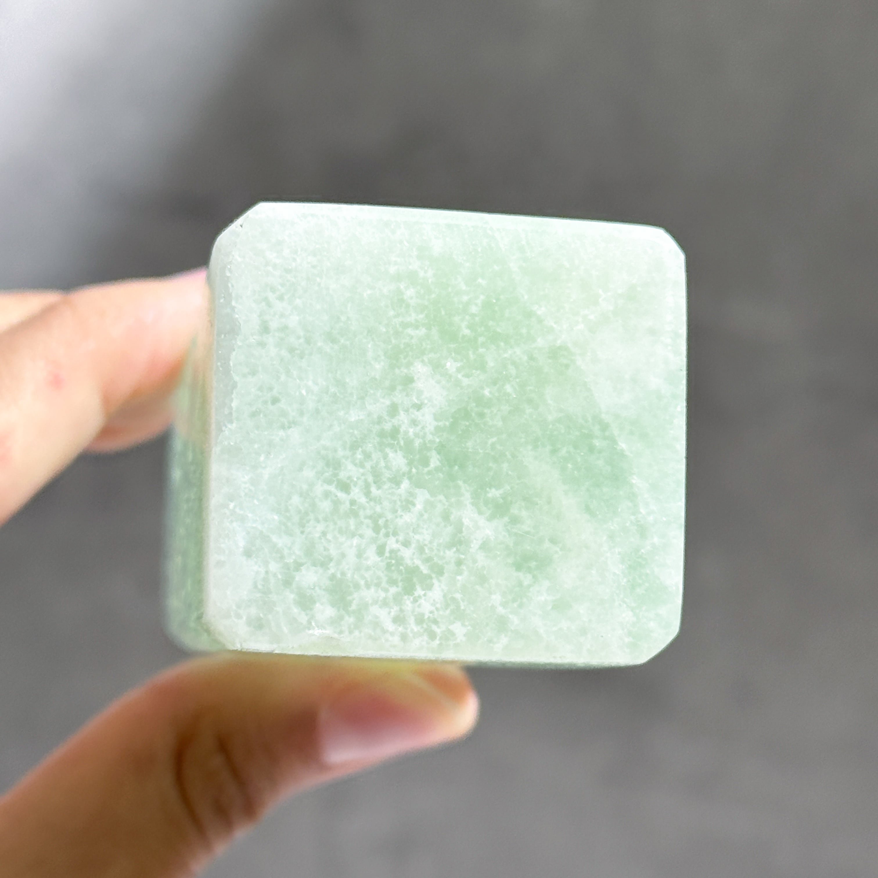 ピスタチオカルサイト タワー41◇ Pistachio Calcite ◇天然石・鉱物
