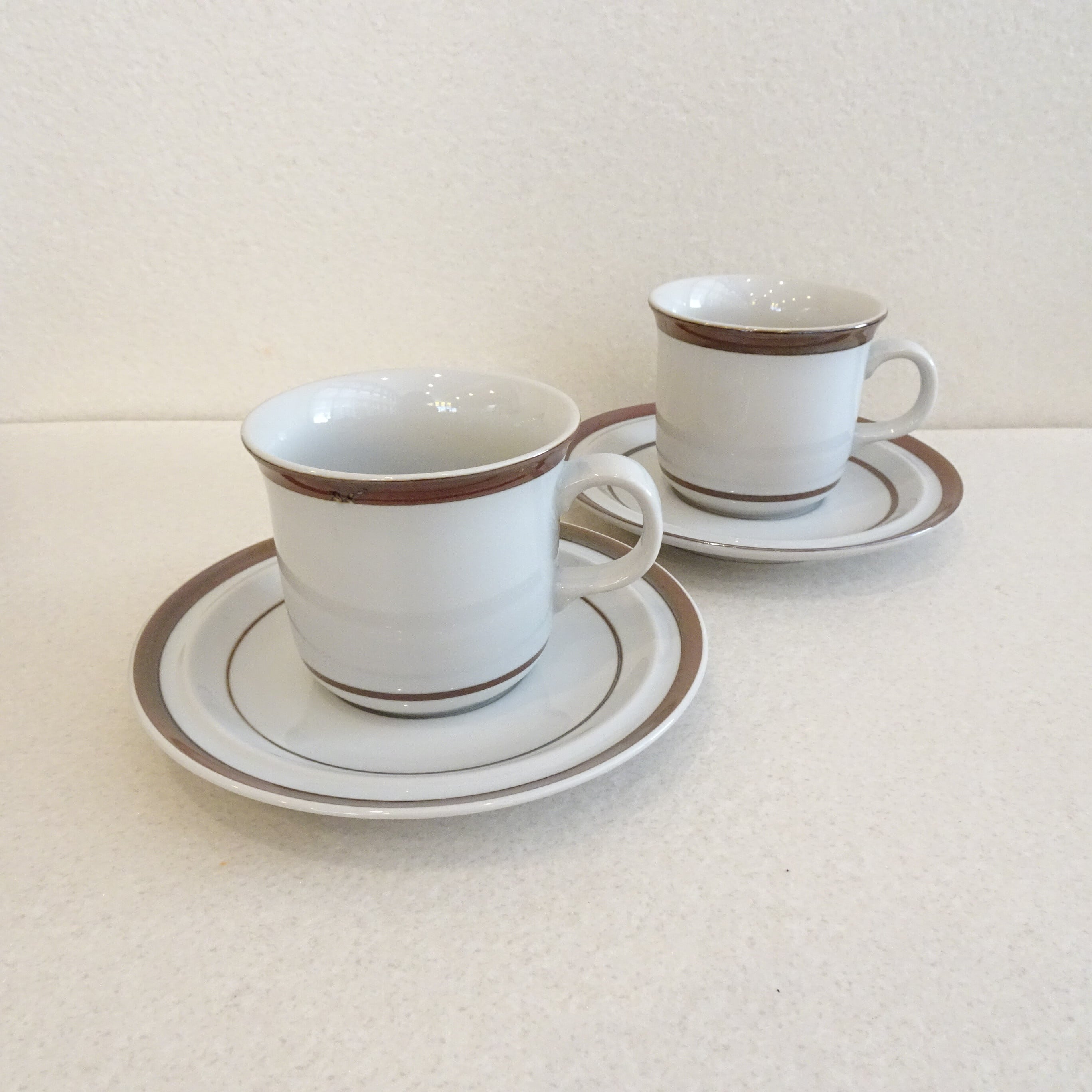 大きめサイズの古いカップ&ソーサー2客セット