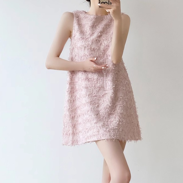 レディース スカート ワンピース ドレス ミニスカート ミニ ショート 袖なし ノースリーブ ラウンドネック 襟なし Aライン フェミニン かわいい 大人可愛い きれいめ シンプル カジュアル 上品 おしゃれ かっこいい レトロ こなれ感 ラフ ガーリー ルーズ 個性的 クール モード系 エレガント モダン 主役級 存在感 とろみ感 抜け感 ラブリー キュート ロマンティック ナチュラル 夏 デート お出かけ パーティー イベント コーデ 楽ちん 美脚 脚長 モテ 清楚 トレンド インスタ映え ピンク