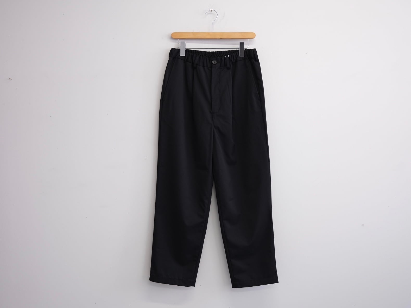 UNIVERSAL PRODUCTS.” WOOL EASY TROUSERS” | Lapel online store
