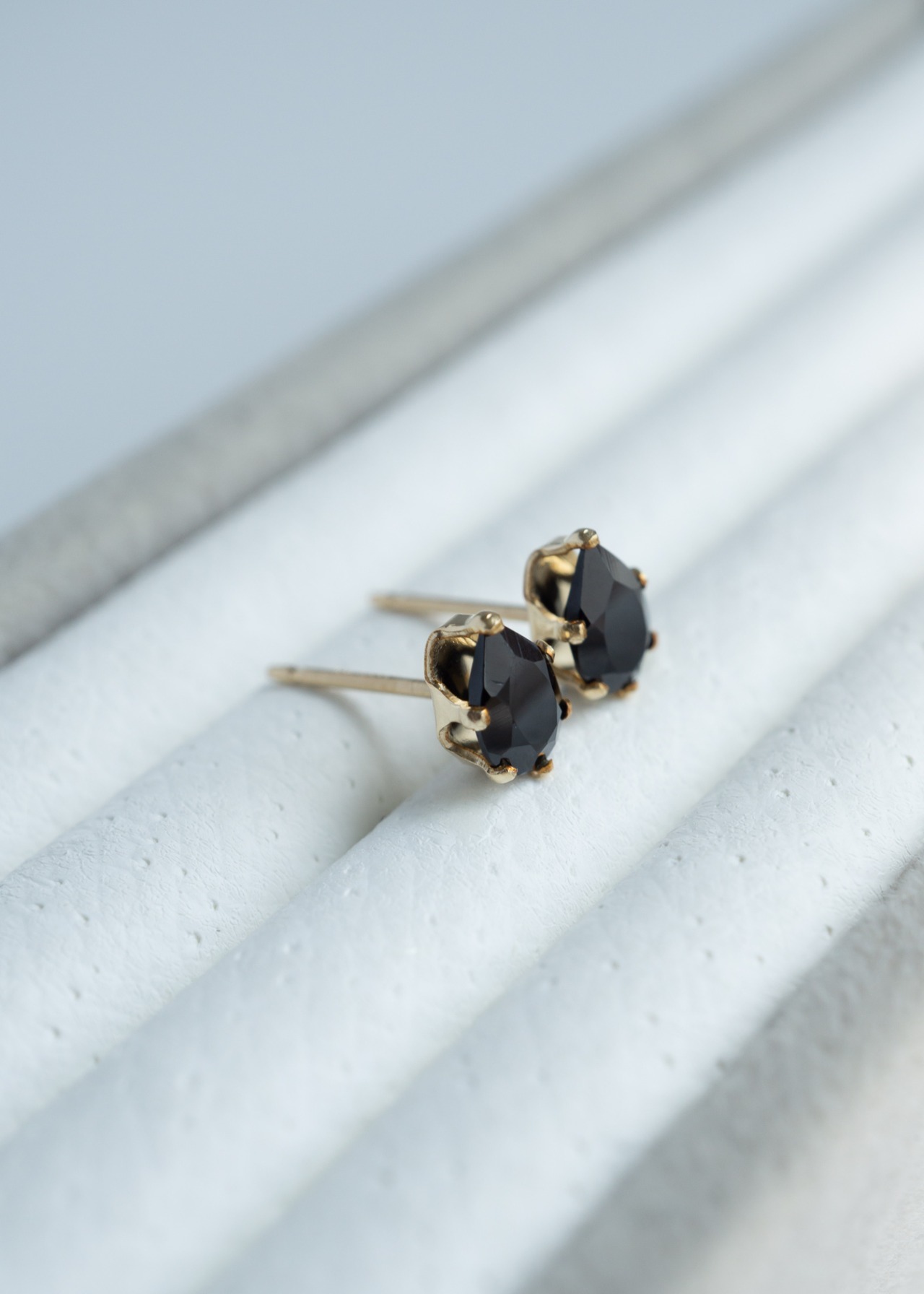 Black Spinel -ブラックスピネル- ピアス