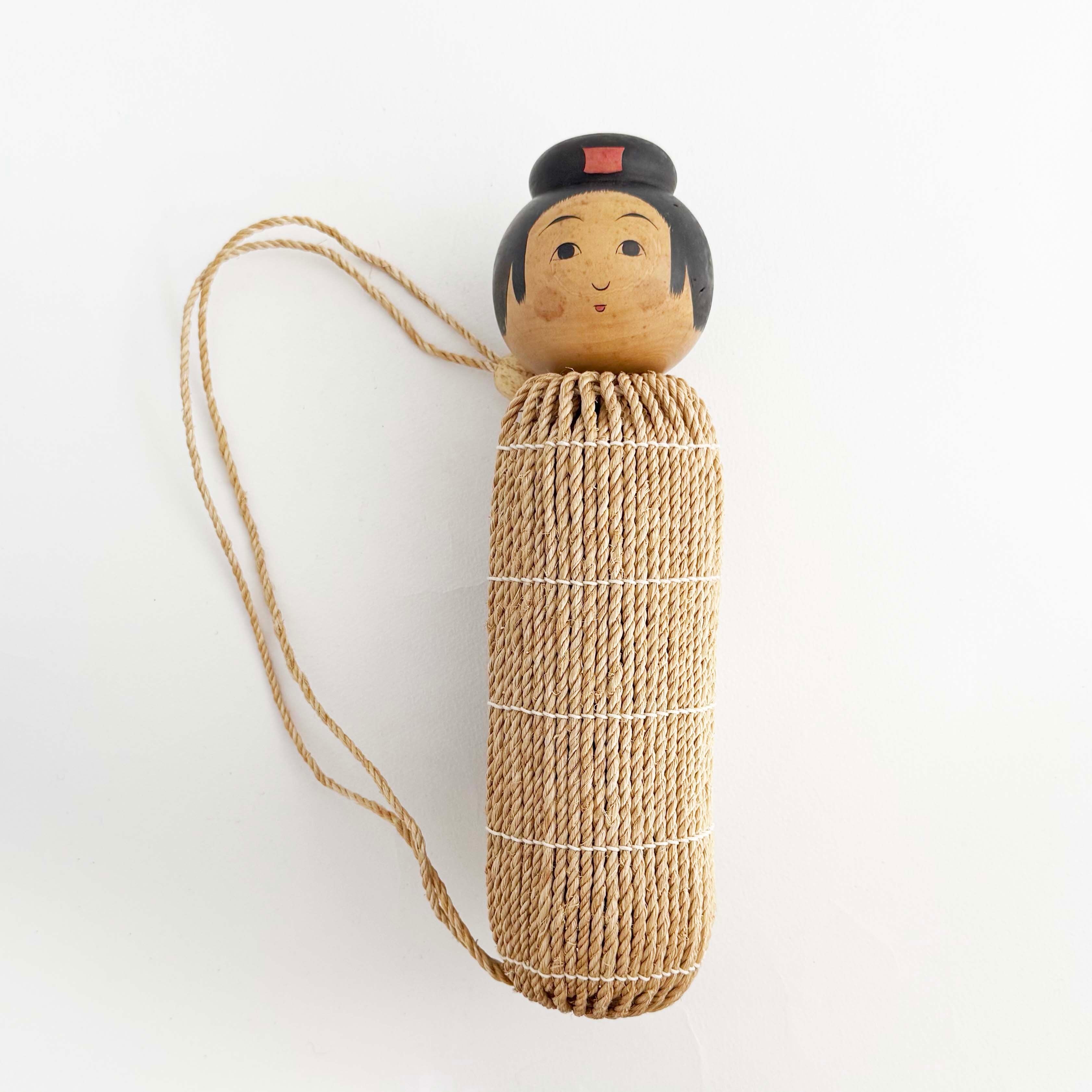 沖縄こけしホルダーin 戦前（昭和17年？）ヴィンテージこけし（弥治郎系 / 蔦作蔵）