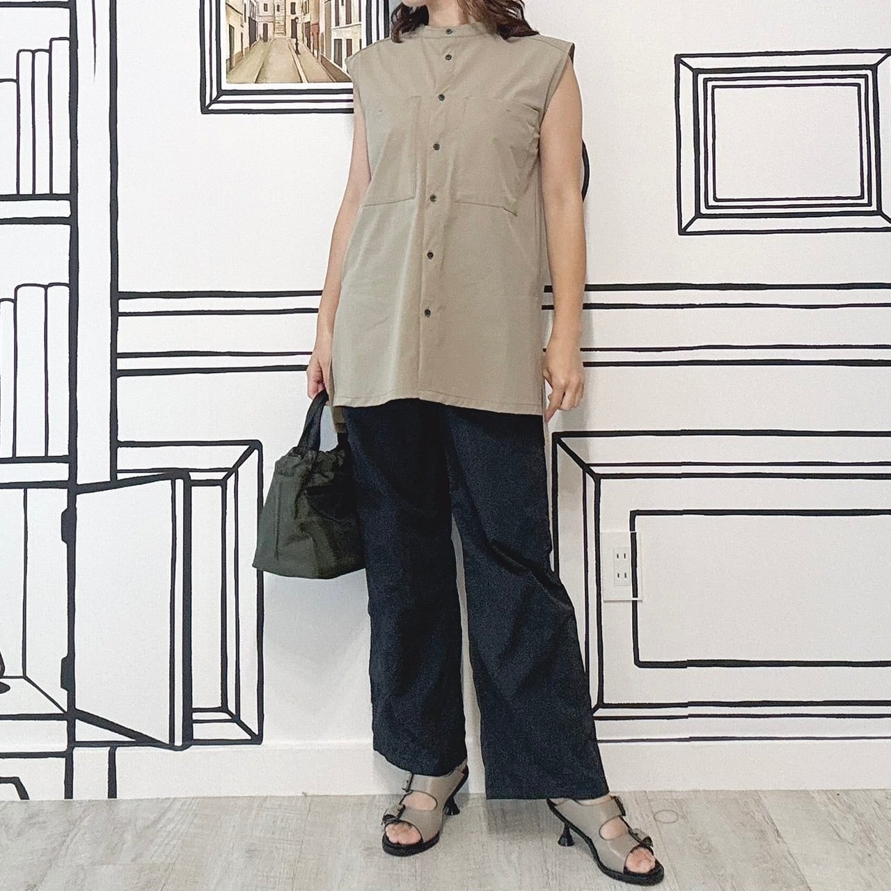 胸ポケノースリーブブラウス