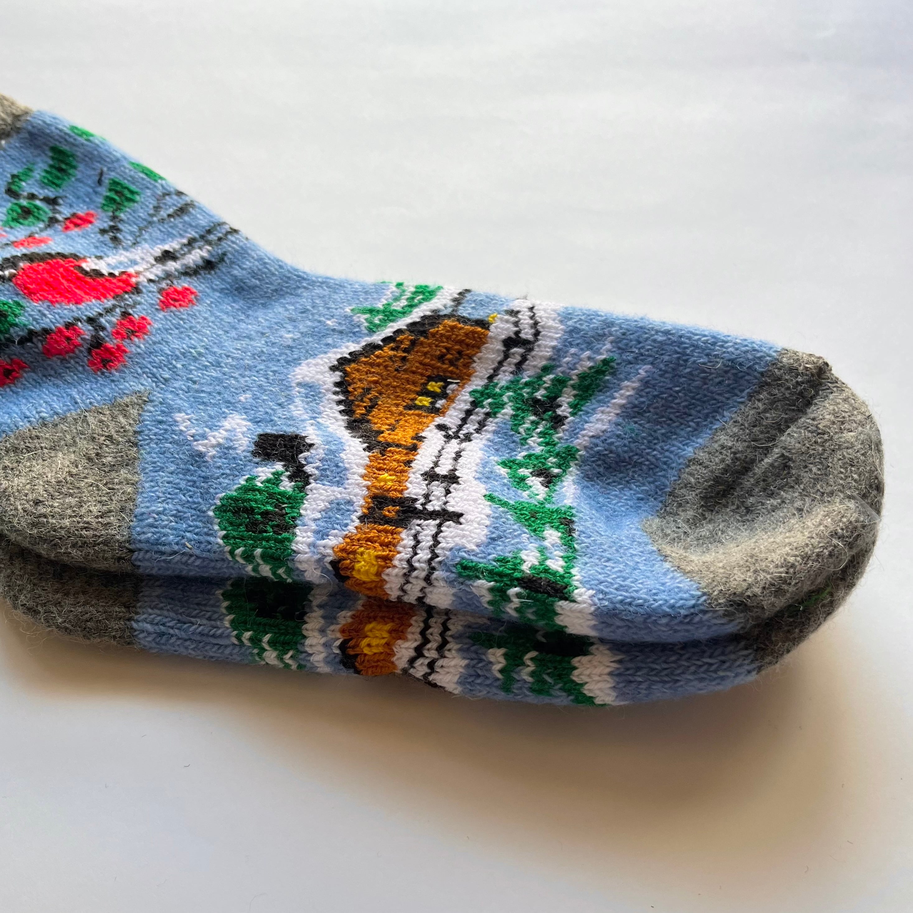 ウクライナ支援/ウールソックス(鳥と村の風景柄)