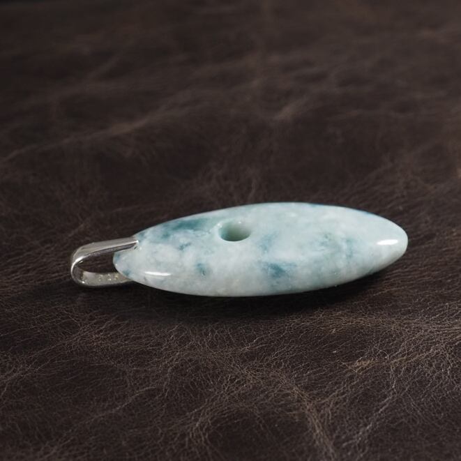 糸魚川翡翠 コン沢 青翡翠 大珠型ペンダントトップ 6.7g Itoigawa Blue Jadeite pendant top | URUWA 工房  うるわ powered by BASE