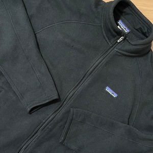 【Patagonia】フリースジャケット ワンポイントロゴ 刺繍ロゴ ジップアップ フルジップ 黒 L パタゴニア US古着