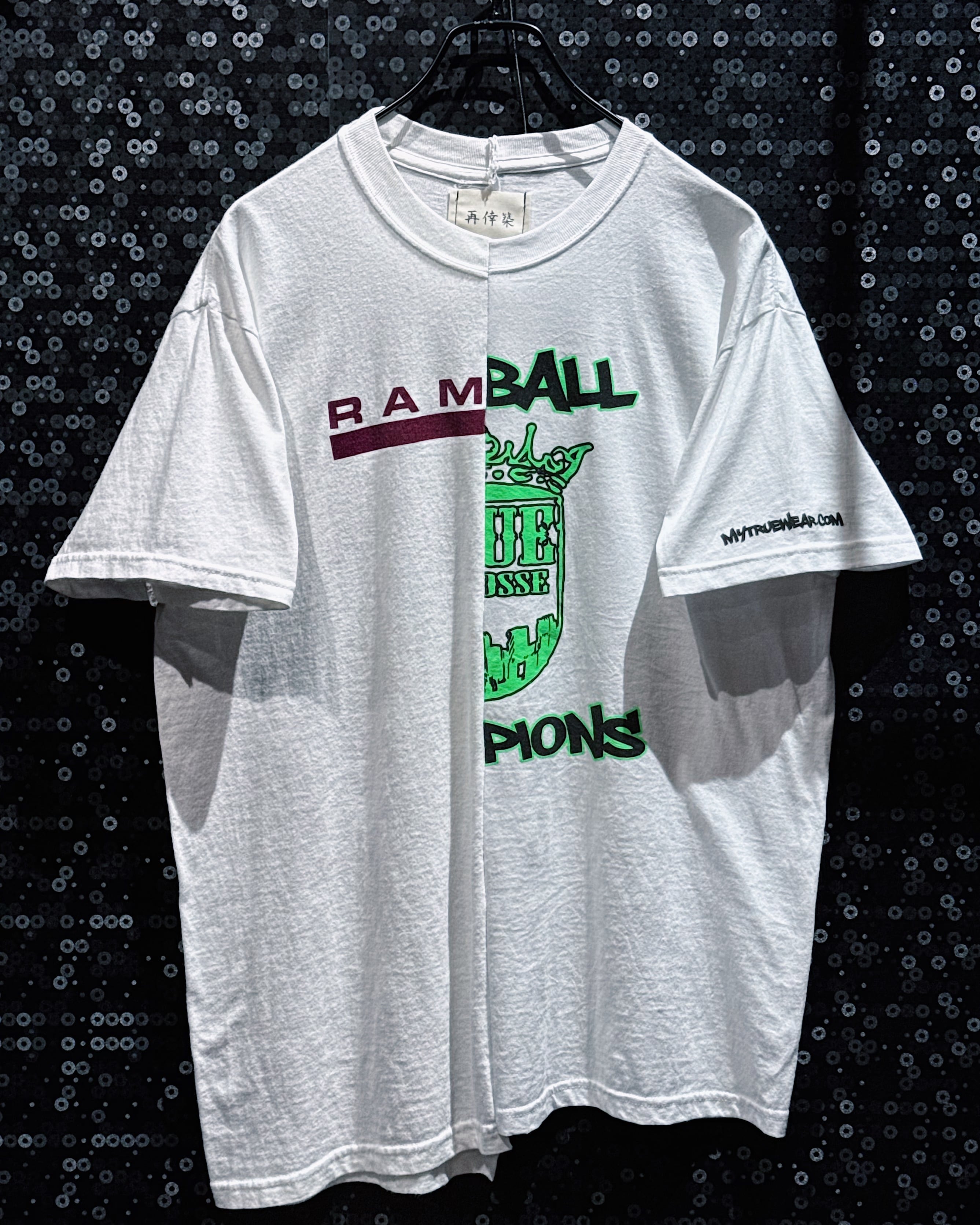 【ÆIEM】再倖築 “DIVIDED IDENTITY” RAM × MY TRUE WEAR emblem graphic vertical docking remake T-shirt