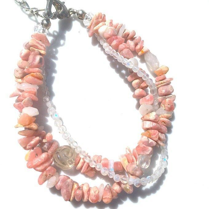 【一点物】✦RoseisRoseisRose✦⋆.·インカローズ&薔薇のカービングスモーキィクォーツ&レインボームーンストーンの三連ブレスレット⋆.·✦