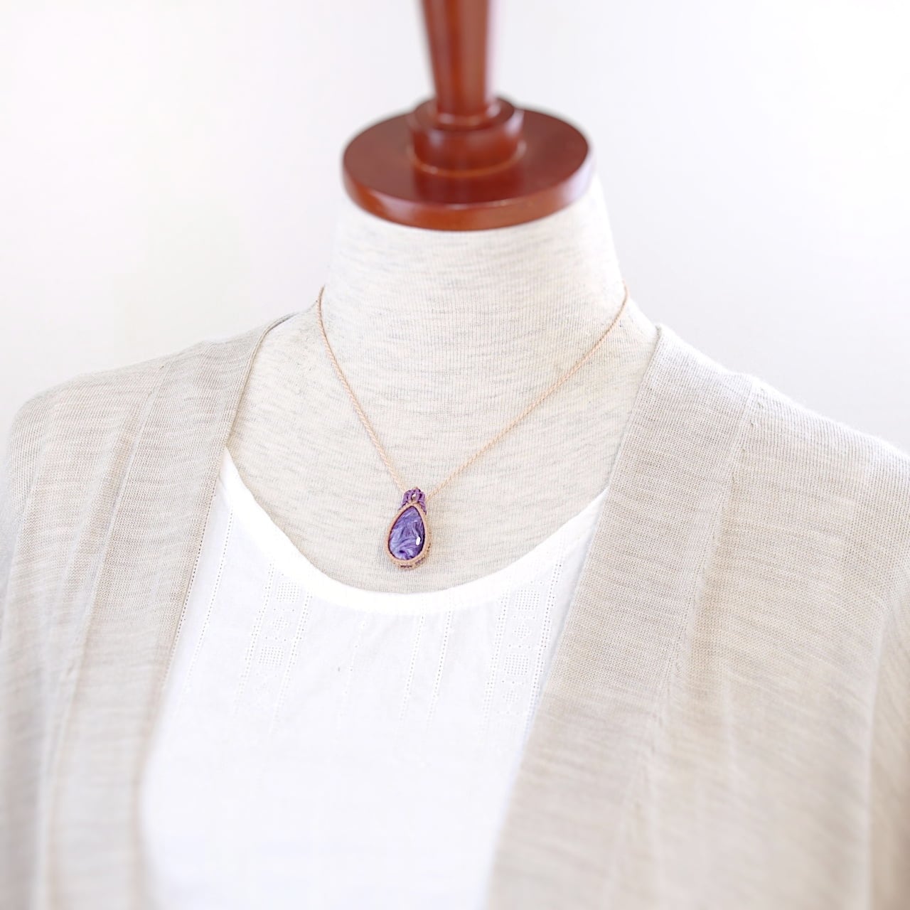 一点物】チャロアイトのドロップルースを包んだマクラメネックレスNo