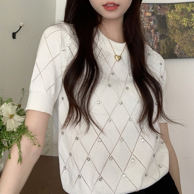 トップス レディース ニット ショート丈 半袖 ラウンドネック ストレート ビジュー かわいい 大人可愛い きれいめ シンプル カジュアル 上品 エレガント 清楚 フェミニン シック おしゃれ 綺麗 お嬢様 おとな ナチュラル こなれ感 ラフ ラブリー キュート ガーリー 抜け感 華やか 存在感 主役級 無地 ダイヤ OL 通勤 学生 デート お出かけ 女子会 休日 リゾート 旅行 散歩 フリーサイズ ホワイト ブラック ブルー 春 夏 10代 20代 30代 韓国 韓国系 着回し 普段使い 送料無料