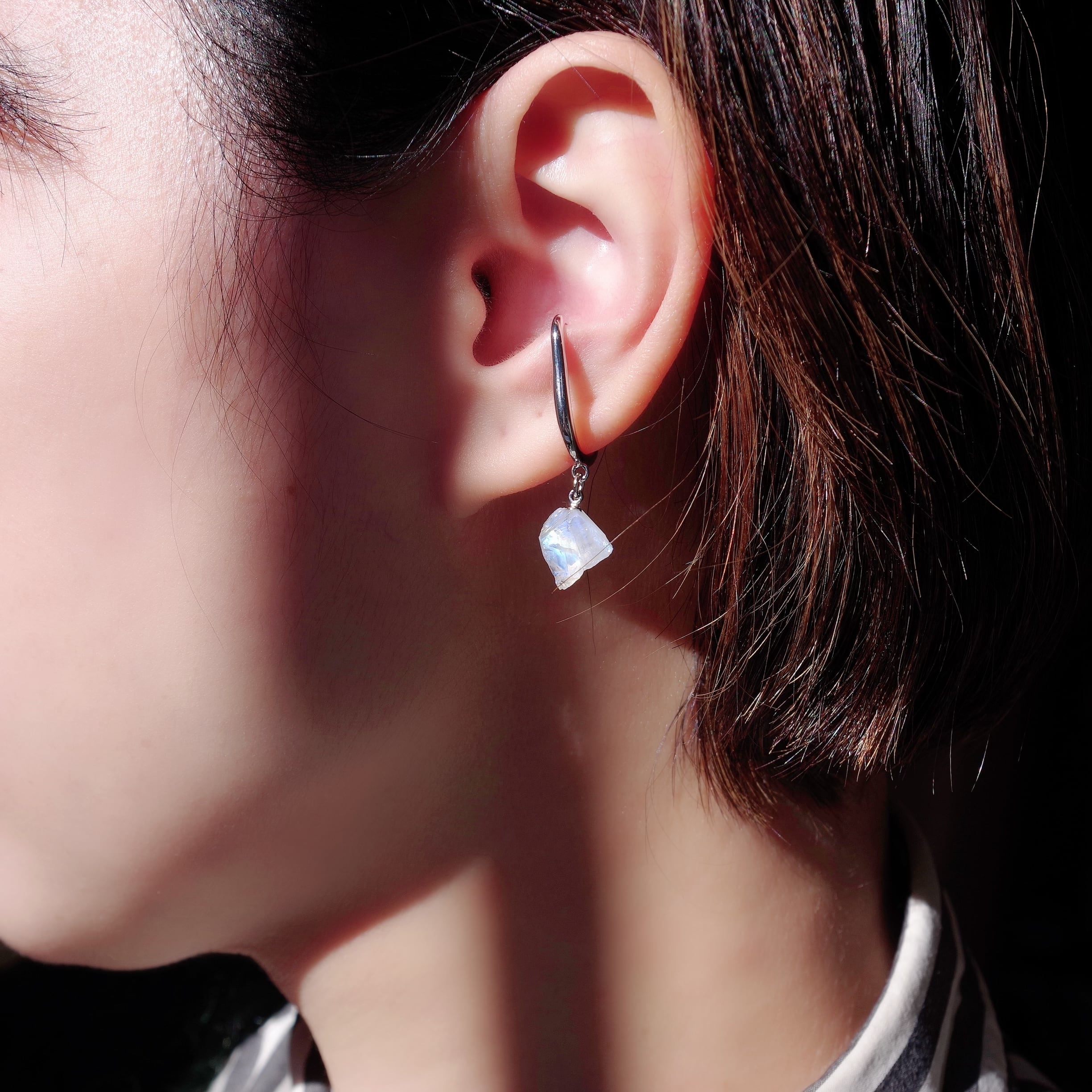 ムーンストーン 原石 イヤーカフ 【石おまかせ 金具選択可