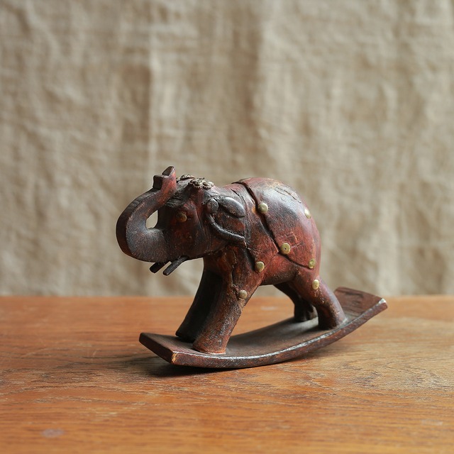 ゆらゆら揺れる、ロッキング象